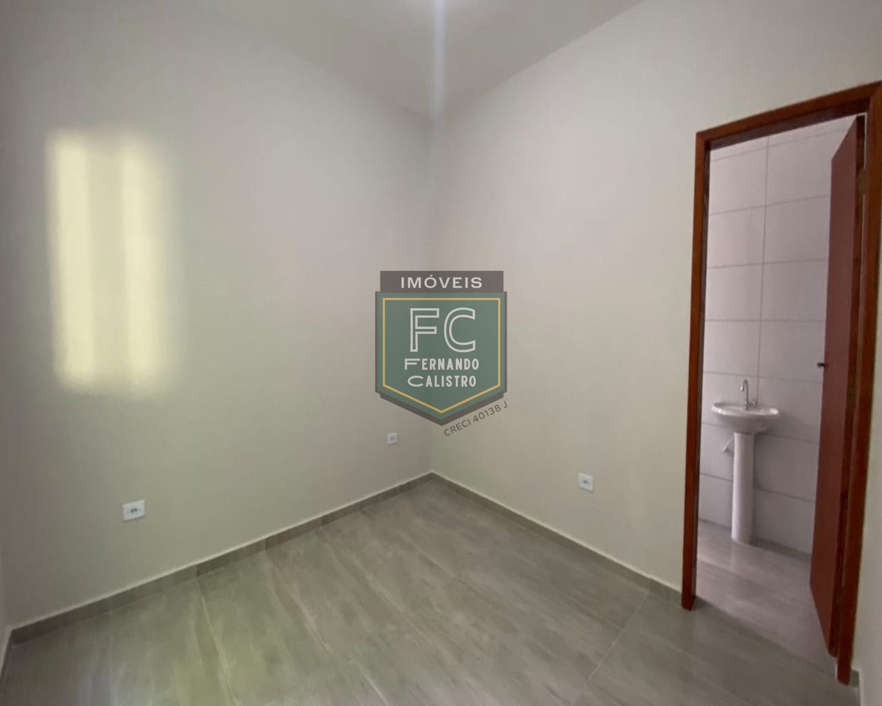 Casas novas prontas para morar, 2 dormitórios (1 suíte), quintal c/ piscina, área gourmet c/ churrasqueira, 2 vagas, 80 mts da praia, itanhaém - sp