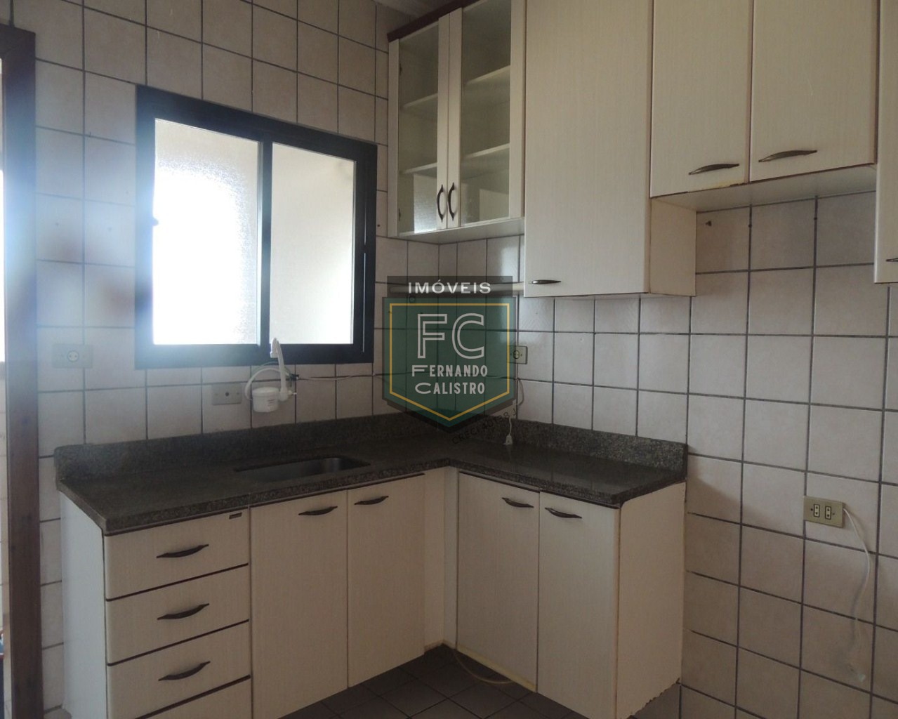 Apartamento alto padrão 2 dormitórios (1 suíte) 82m², varanda de frente, financ. Bancário / direto / permuta, perto da praia, vera cruz, mongaguá sp
