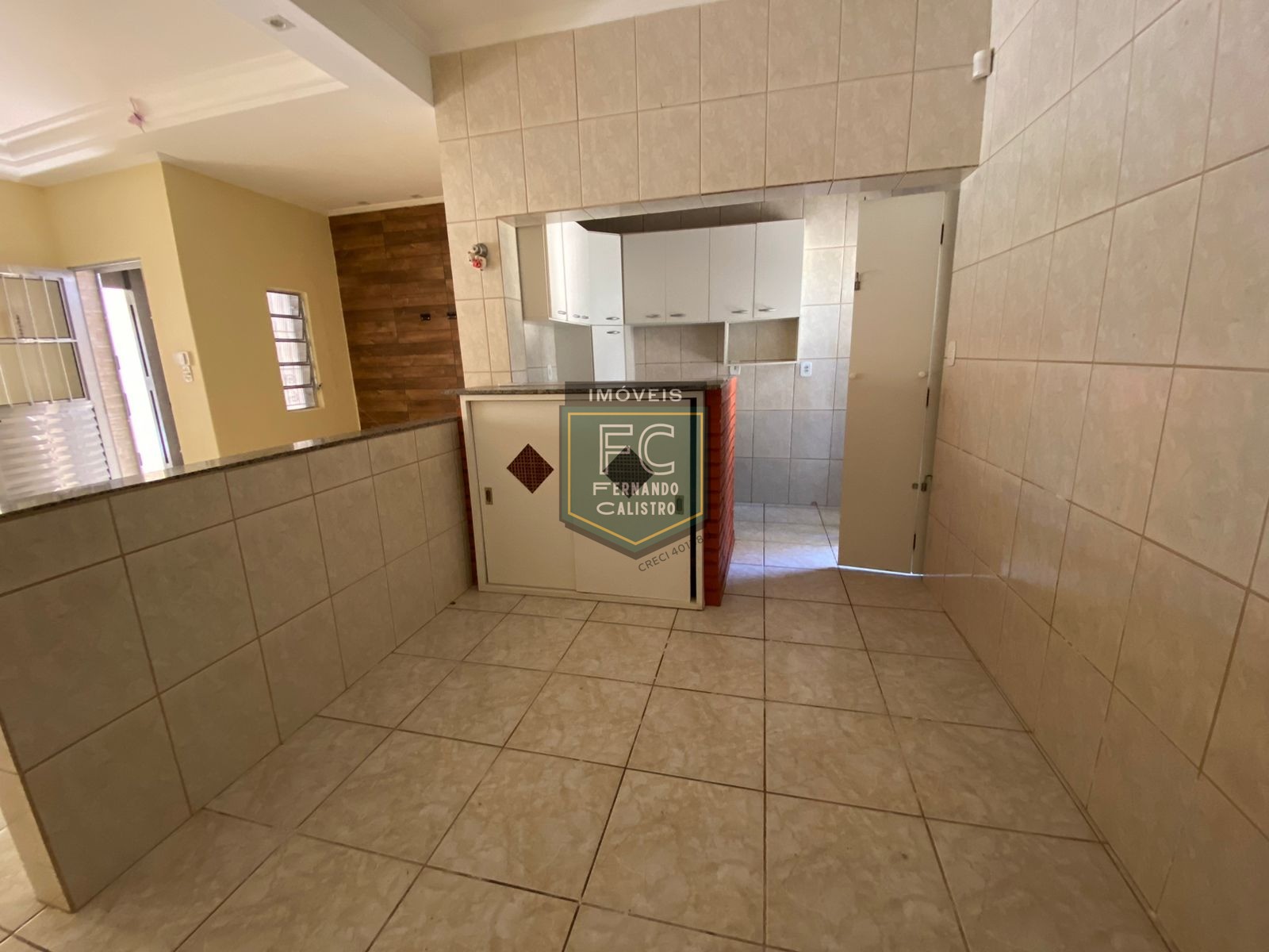 Casa com 2 dormitórios (1 suíte), 2 vagas cobertas, proxima 