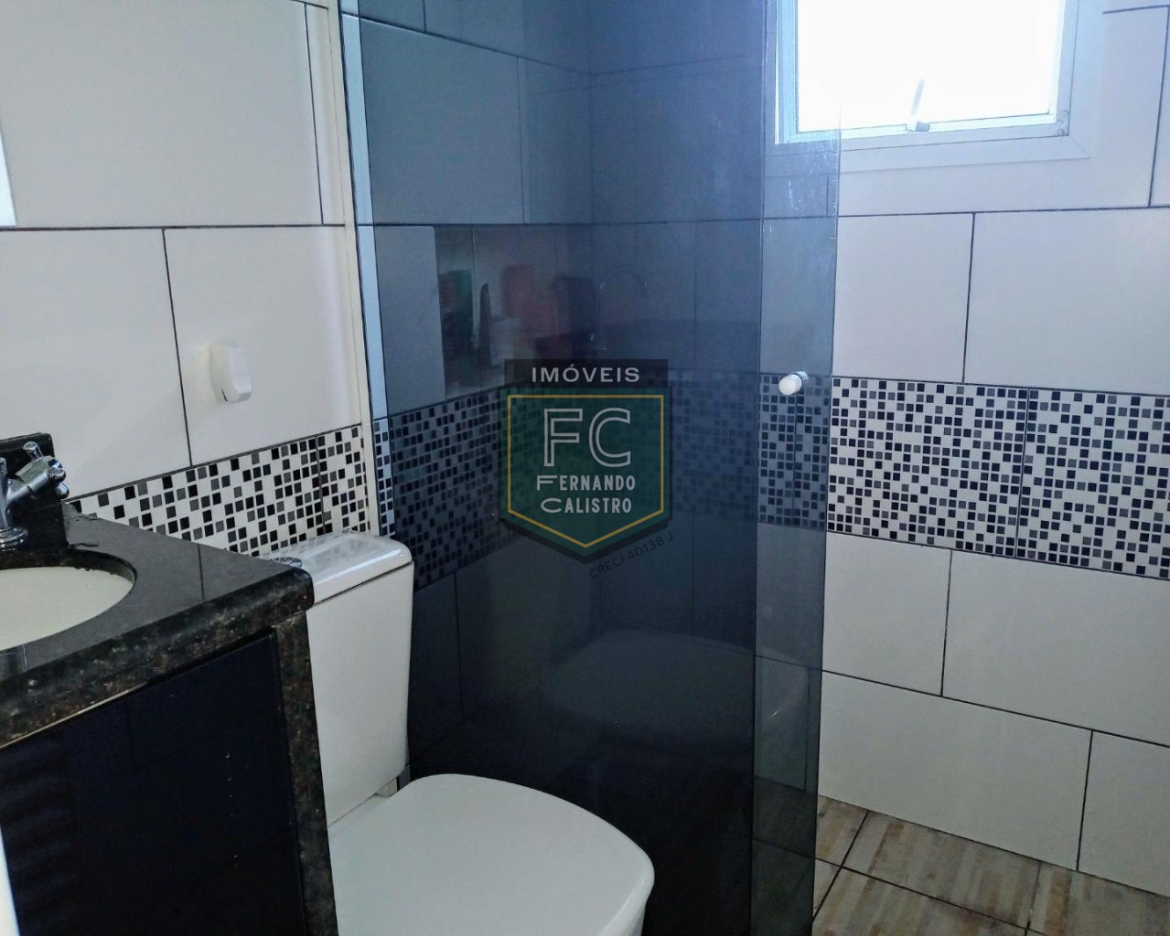 Sobrado 2 suítes em condomínio fechado, pronto p/ morar, financiamento bancário, ótima localização, lado pista, rua central, bal. Itaguaí, mongaguá/sp