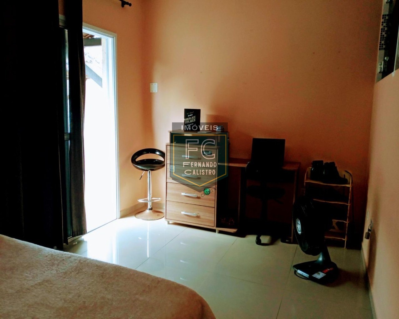 Sobrado 2 suítes em condomínio fechado, pronto p/ morar, financiamento bancário, ótima localização, lado pista, rua central, bal. Itaguaí, mongaguá/sp