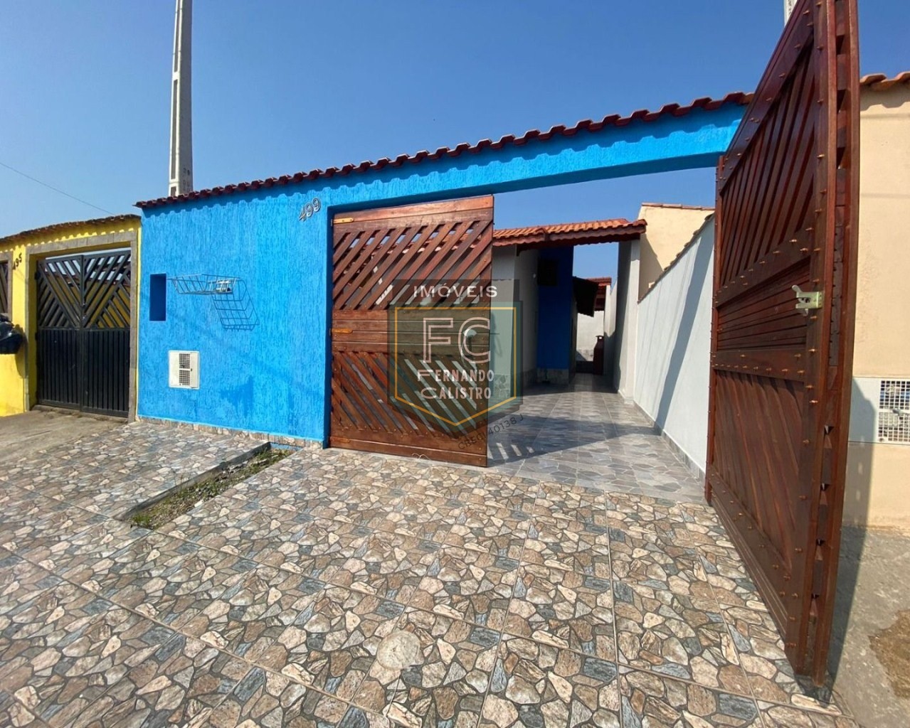 Casa térrea nova 2 dormitórios (1 suíte), quintal c/ piscina