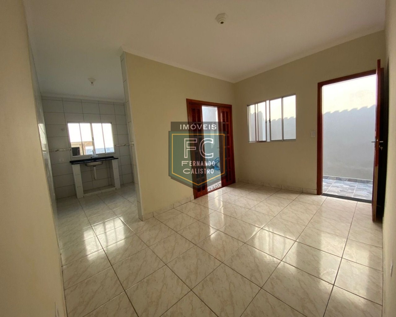 Casa térrea nova 2 dormitórios (1 suíte), quintal c/ piscina