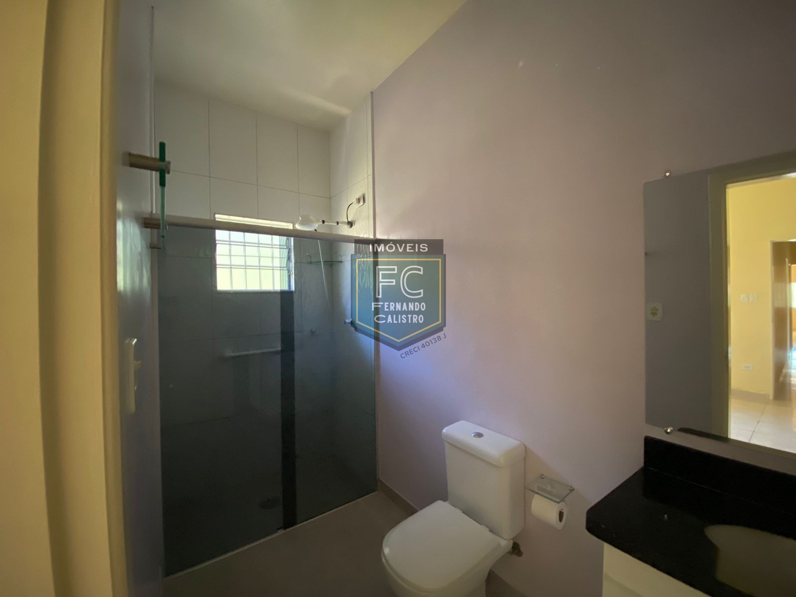 Casa com 2 dormitórios (1 suíte), 2 vagas cobertas, proxima a comércio e estrada, só R$270 mil, financiamento bancario e direto, itaóca, mongaguá/sp