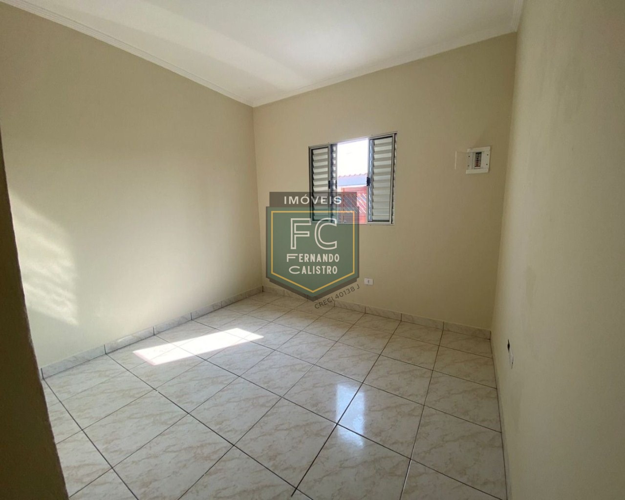 Casa térrea nova 2 dormitórios (1 suíte), quintal c/ piscina