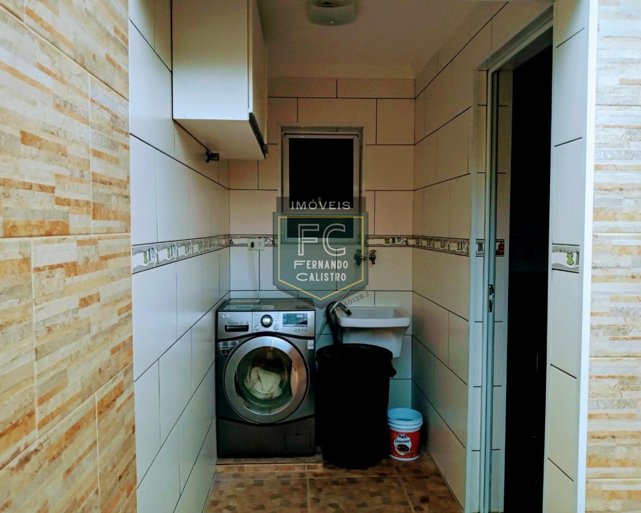 Sobrado 2 suítes em condomínio fechado, pronto p/ morar, financiamento bancário, ótima localização, lado pista, rua central, bal. Itaguaí, mongaguá/sp