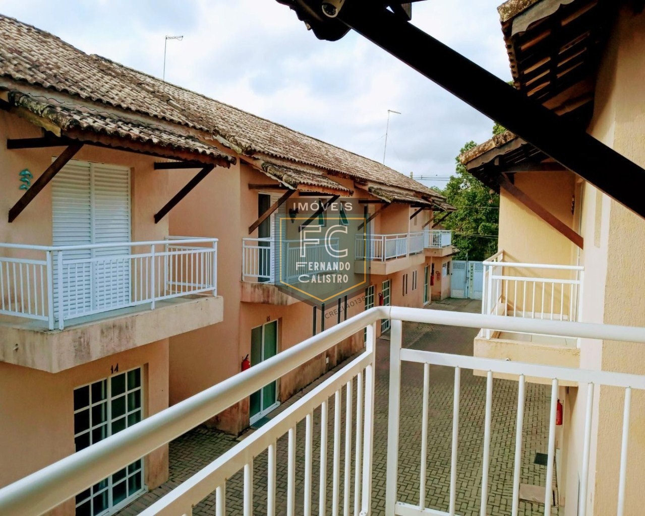 Sobrado 2 suítes em condomínio fechado, pronto p/ morar, financiamento bancário, ótima localização, lado pista, rua central, bal. Itaguaí, mongaguá/sp