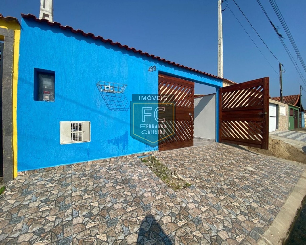 Casa térrea nova 2 dormitórios (1 suíte), quintal c/ piscina