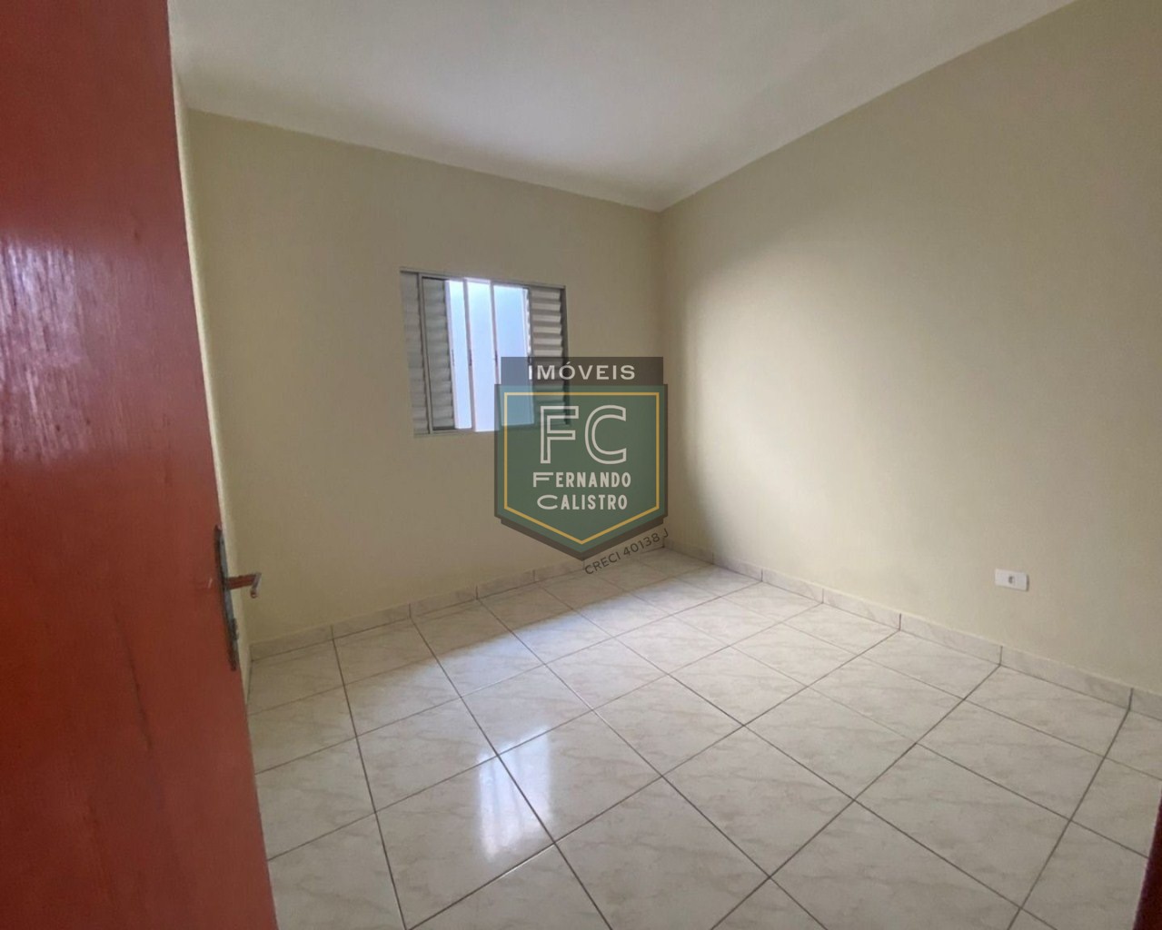 Casa térrea nova 2 dormitórios (1 suíte), quintal c/ piscina e churrasqueira, 3 vagas, só R$ 290.000! financiamento bancário, lado pista, mongaguá sp