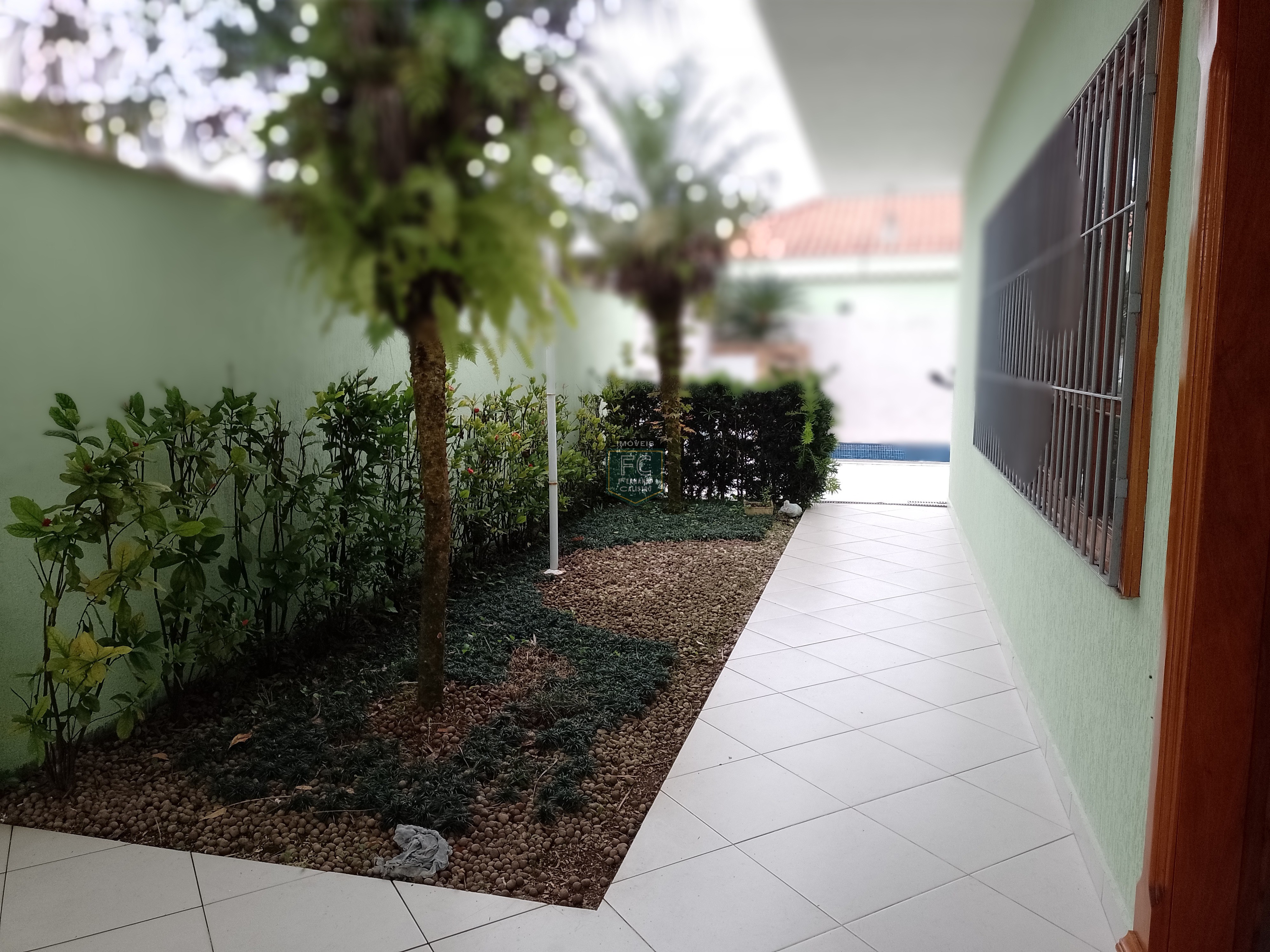 Casa térrea isolada 3 dormitórios (2 suítes) dorm. Serviço, 