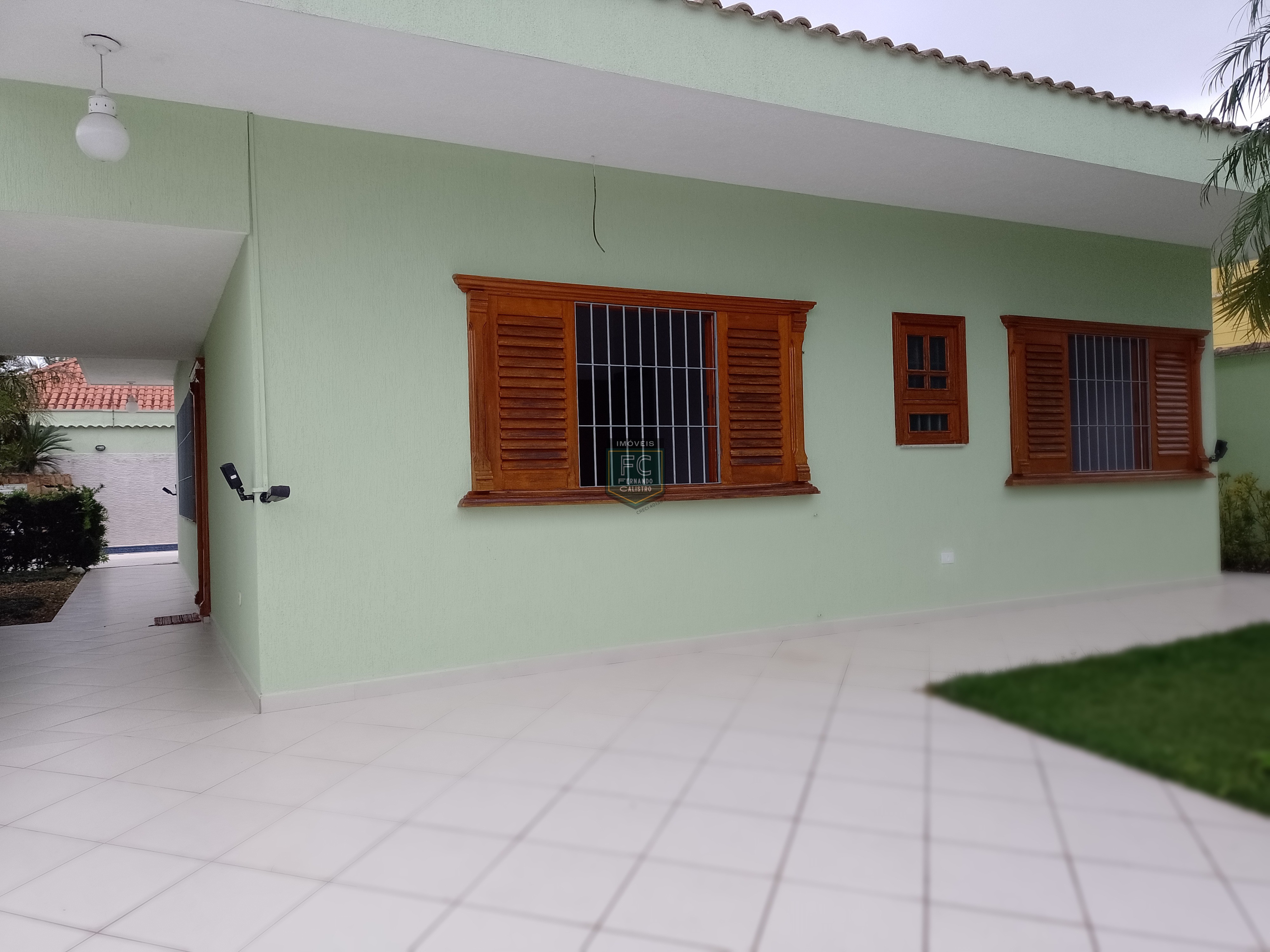 Casa térrea isolada 3 dormitórios (2 suítes) dorm. Serviço, 