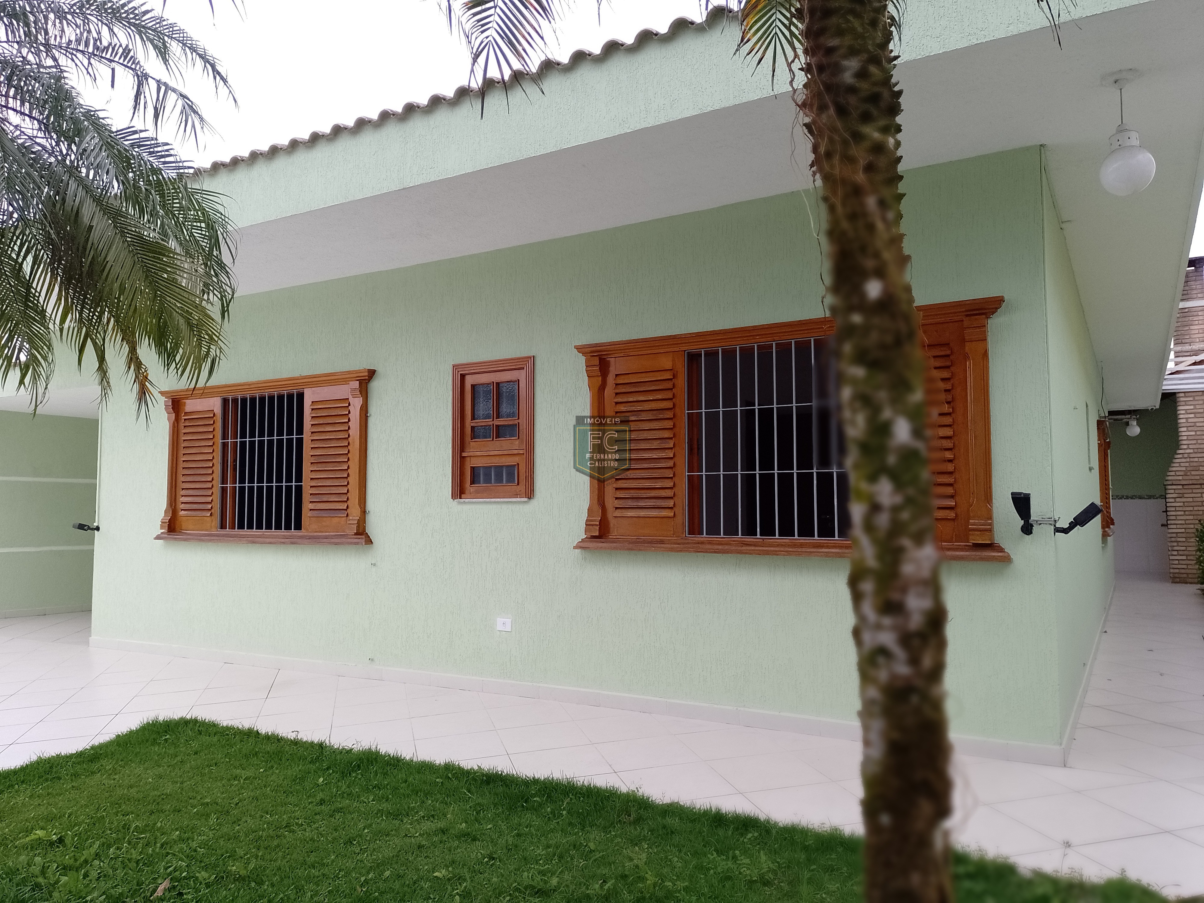 Casa térrea isolada 3 dormitórios (2 suítes) dorm. Serviço, 