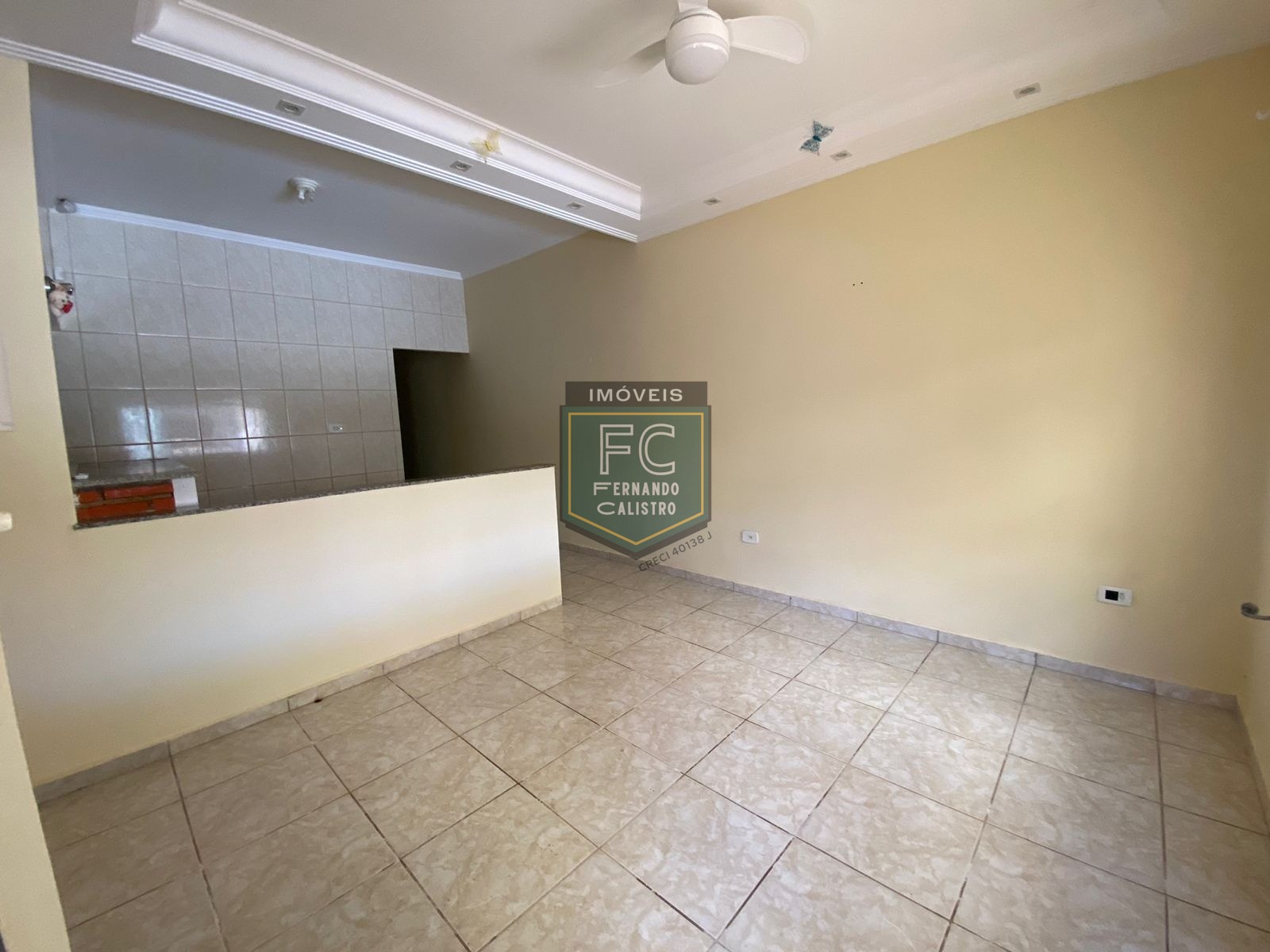 Casa com 2 dormitórios (1 suíte), 2 vagas cobertas, proxima 