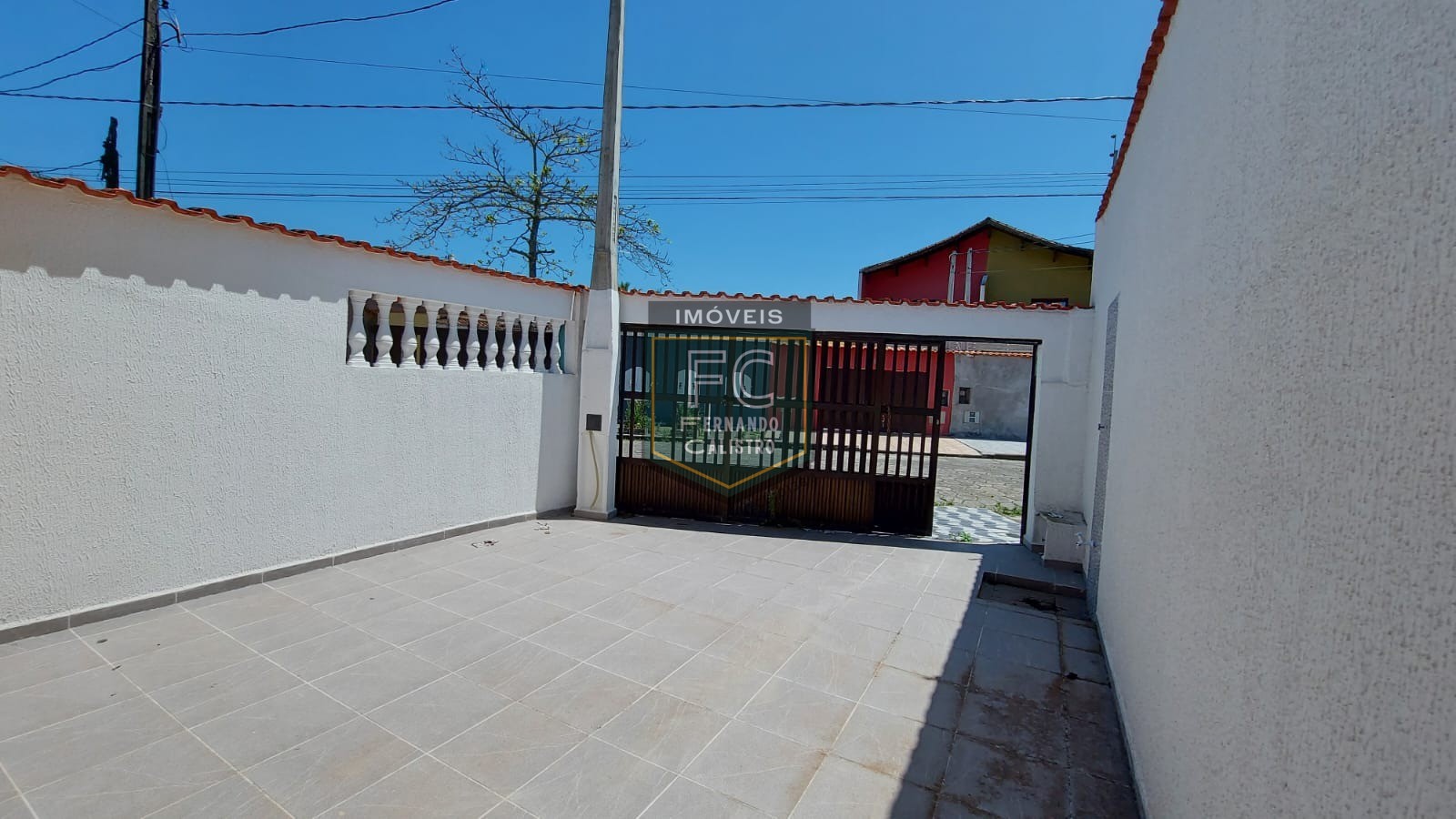 Casa térrea reformada com 3 dormitórios (1 suíte), piscina, 