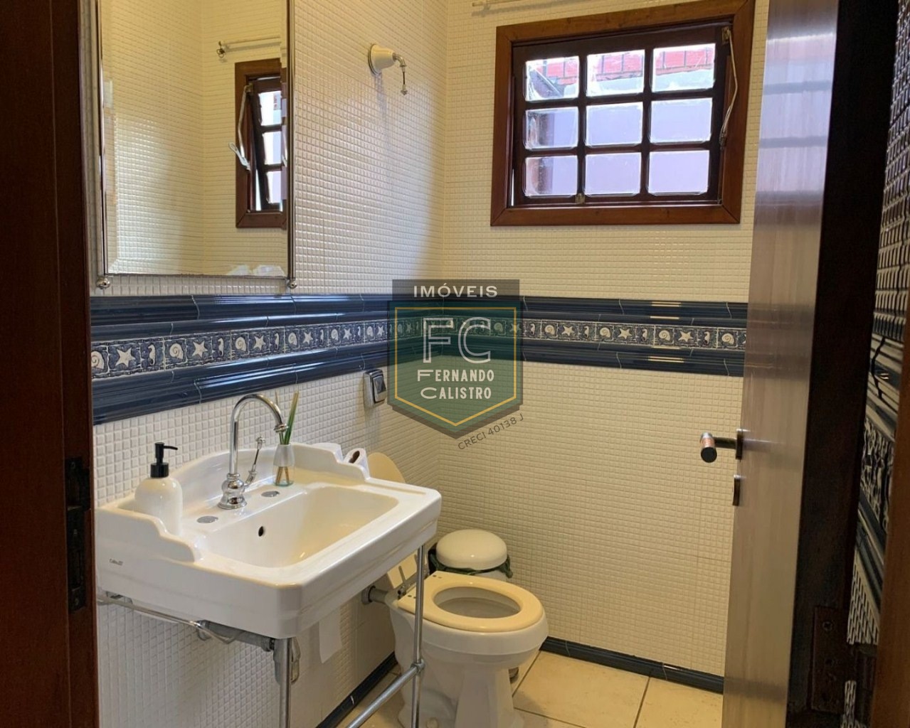 Casa isolada, alto padrão, 3 dormitórios(1suíte), 3 vagas pa