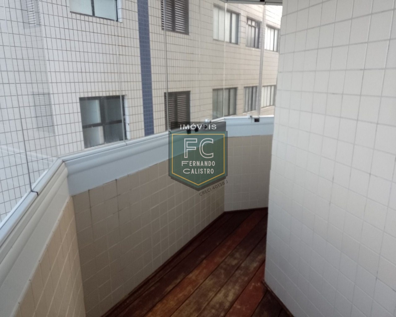 Apartamento 2 dormitórios (1 suíte) alto padrão, varanda gourmet envidraçada frente ao mar c/ churrasqueira, local nobre, centro - mongaguá - sp