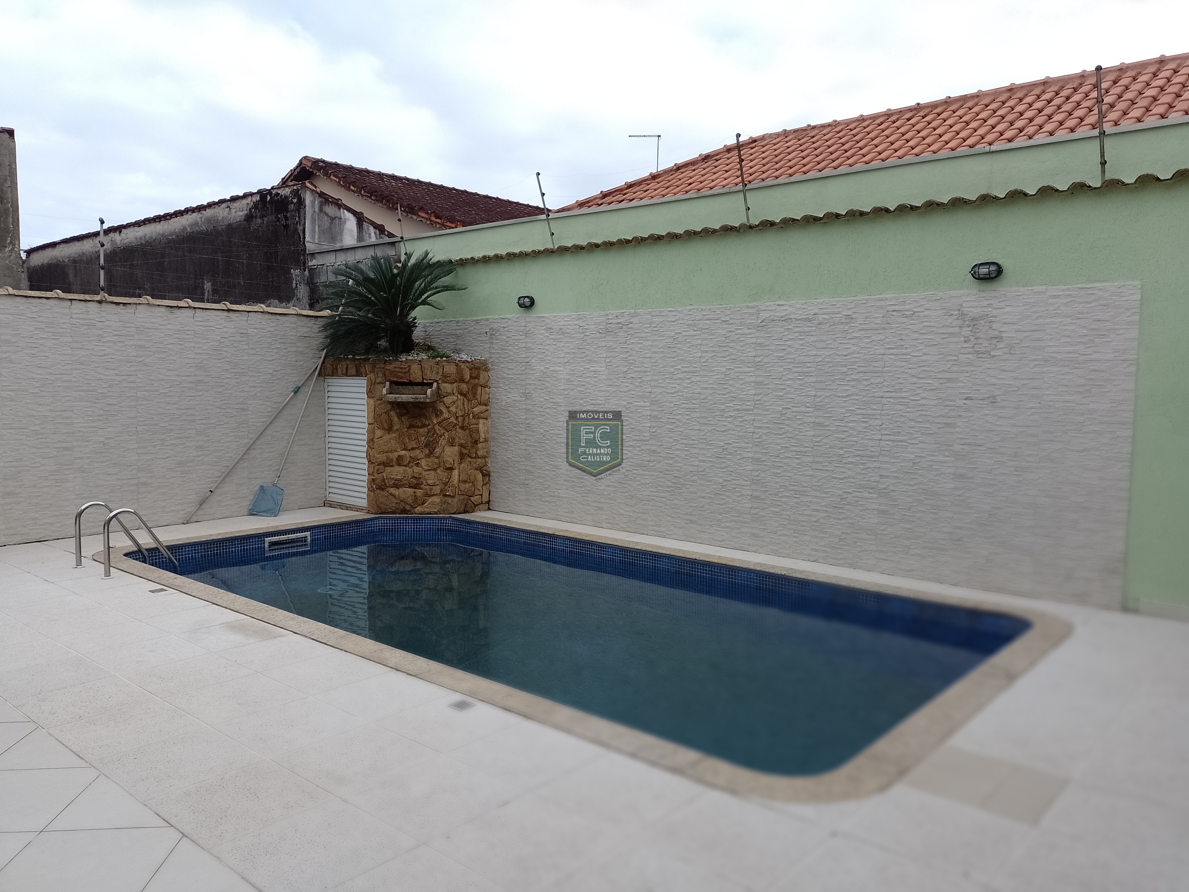 Casa térrea isolada 3 dormitórios (2 suítes) + dorm. Serviço, 318,5m² área total, piscina, espaço gourmet, z. Militar, bal. Flórida, praia grande sp