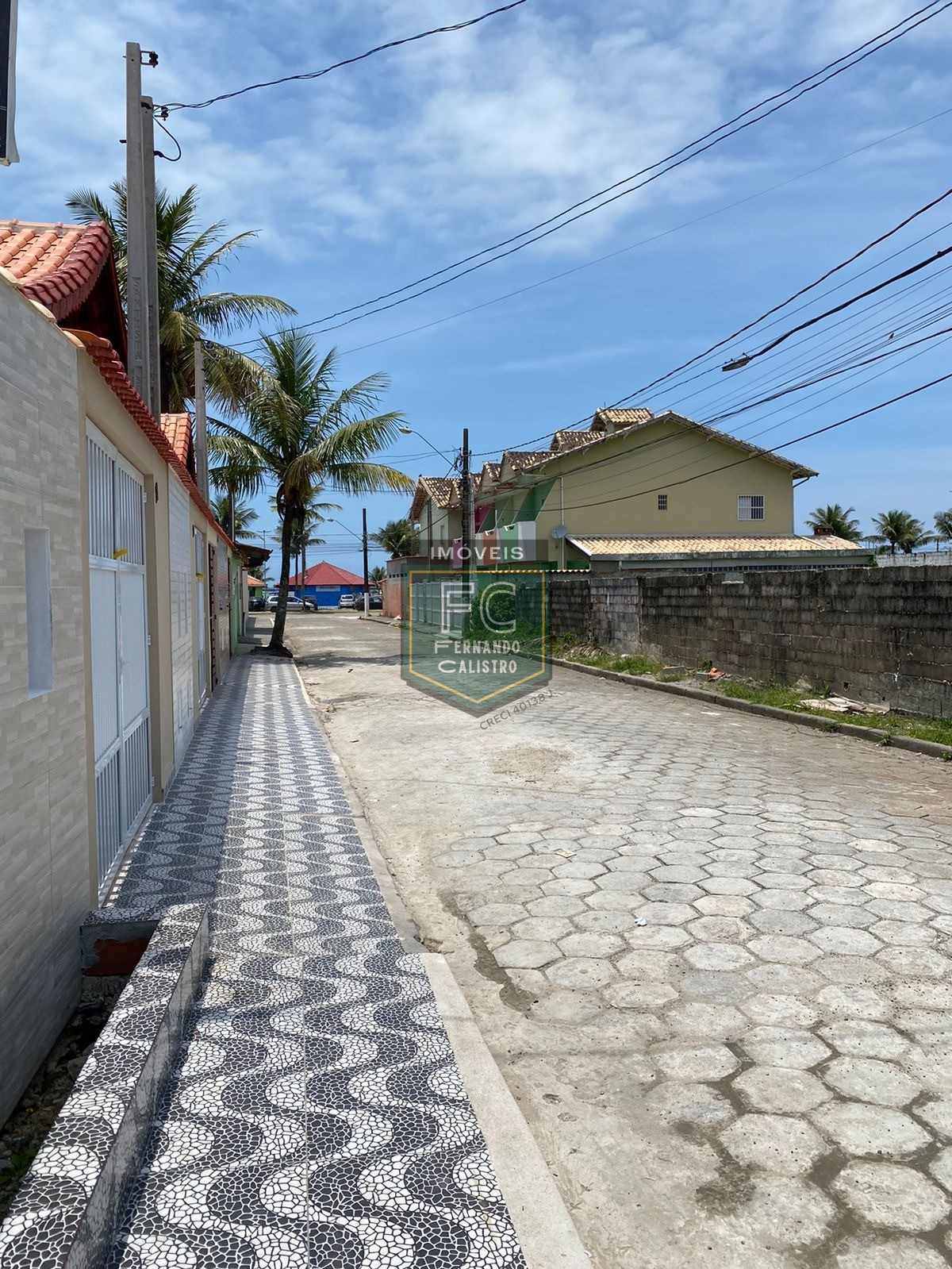 Casa térrea nova, moderna, 2 dormitórios (1 suíte), quintal,