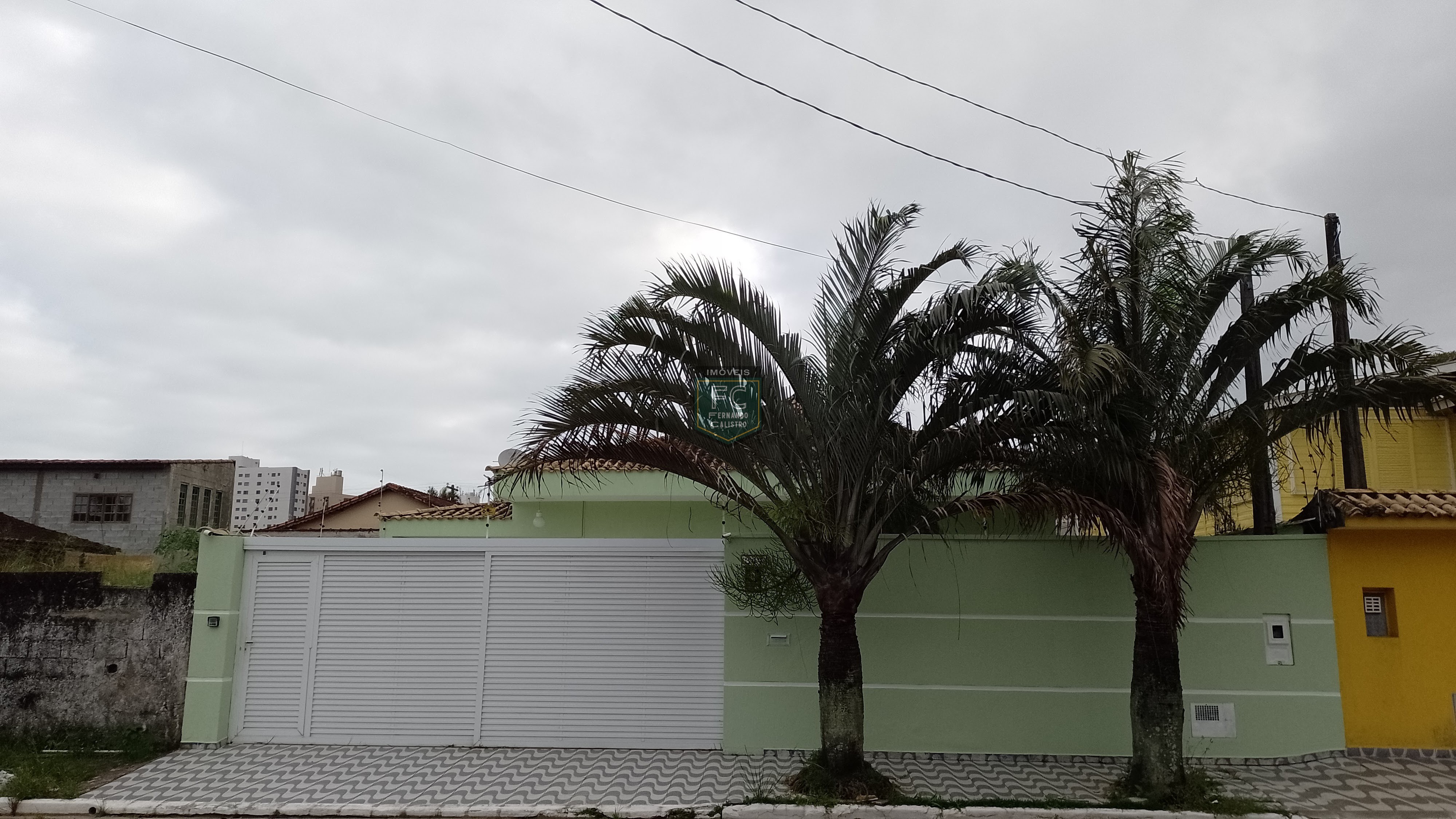 Casa térrea isolada 3 dormitórios (2 suítes) dorm. Serviço, 
