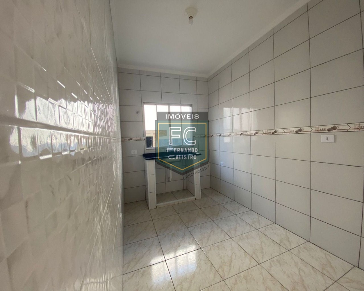 Casa térrea nova 2 dormitórios (1 suíte), quintal c/ piscina