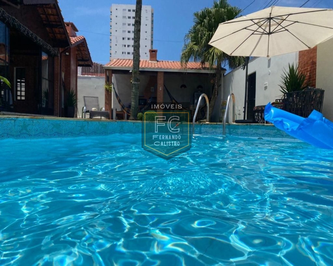 Casa isolada, alto padrão, 3 dormitórios(1suíte), 3 vagas para auto, lazer completo, localização privilegiada bairro flórida, praia grande/sp