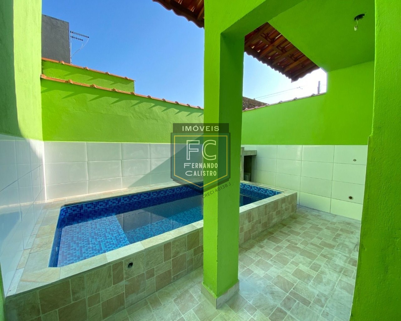 Casa térrea nova 2 dormitórios (1 suíte) c/ piscina, churrasqueira, 2 vagas, financiamento bancário c/ entrada reduzida! v. Atlântica, mongaguá sp