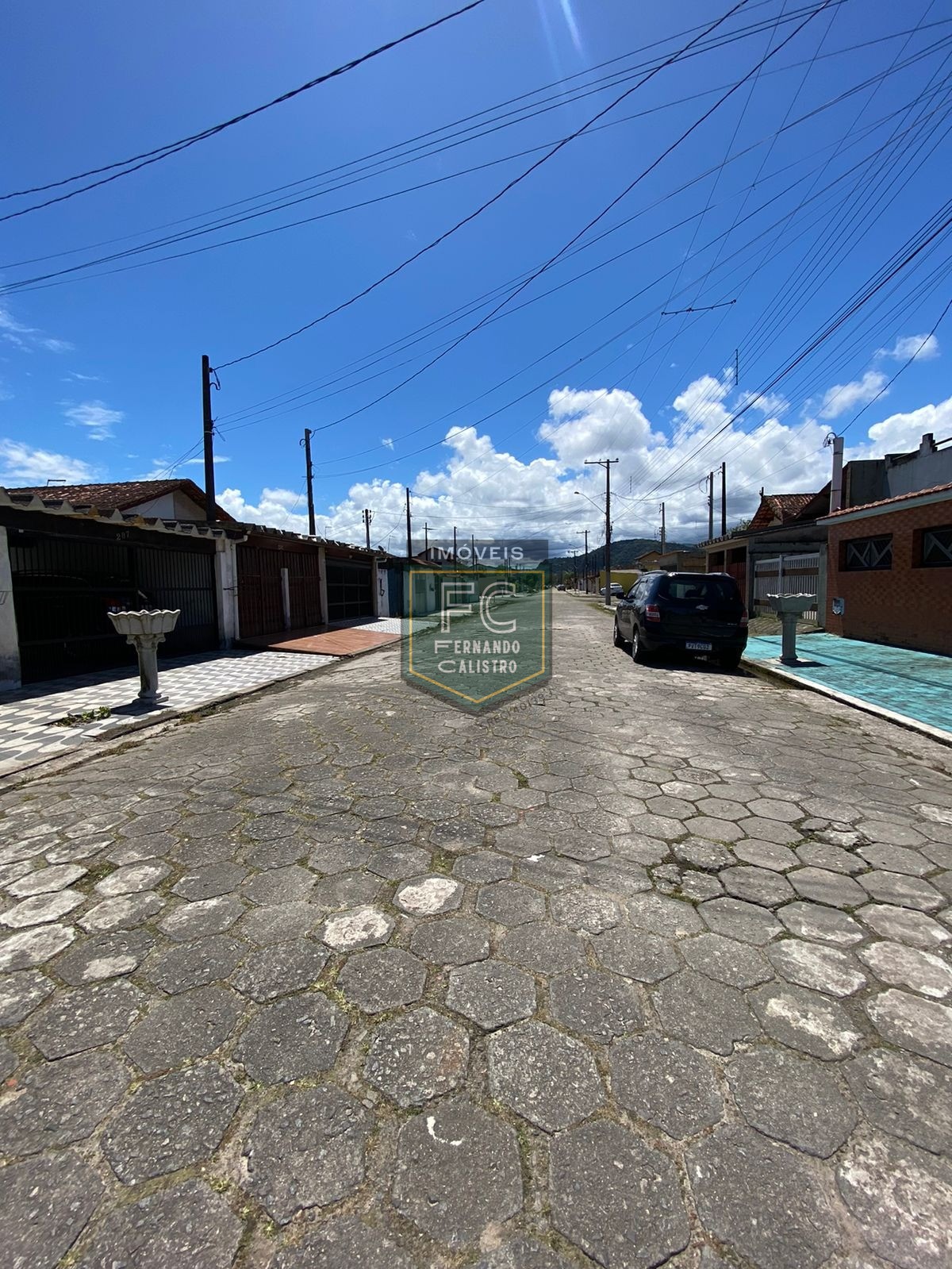 Casa com 2 dormitórios (1 suíte), 2 vagas cobertas, proxima 