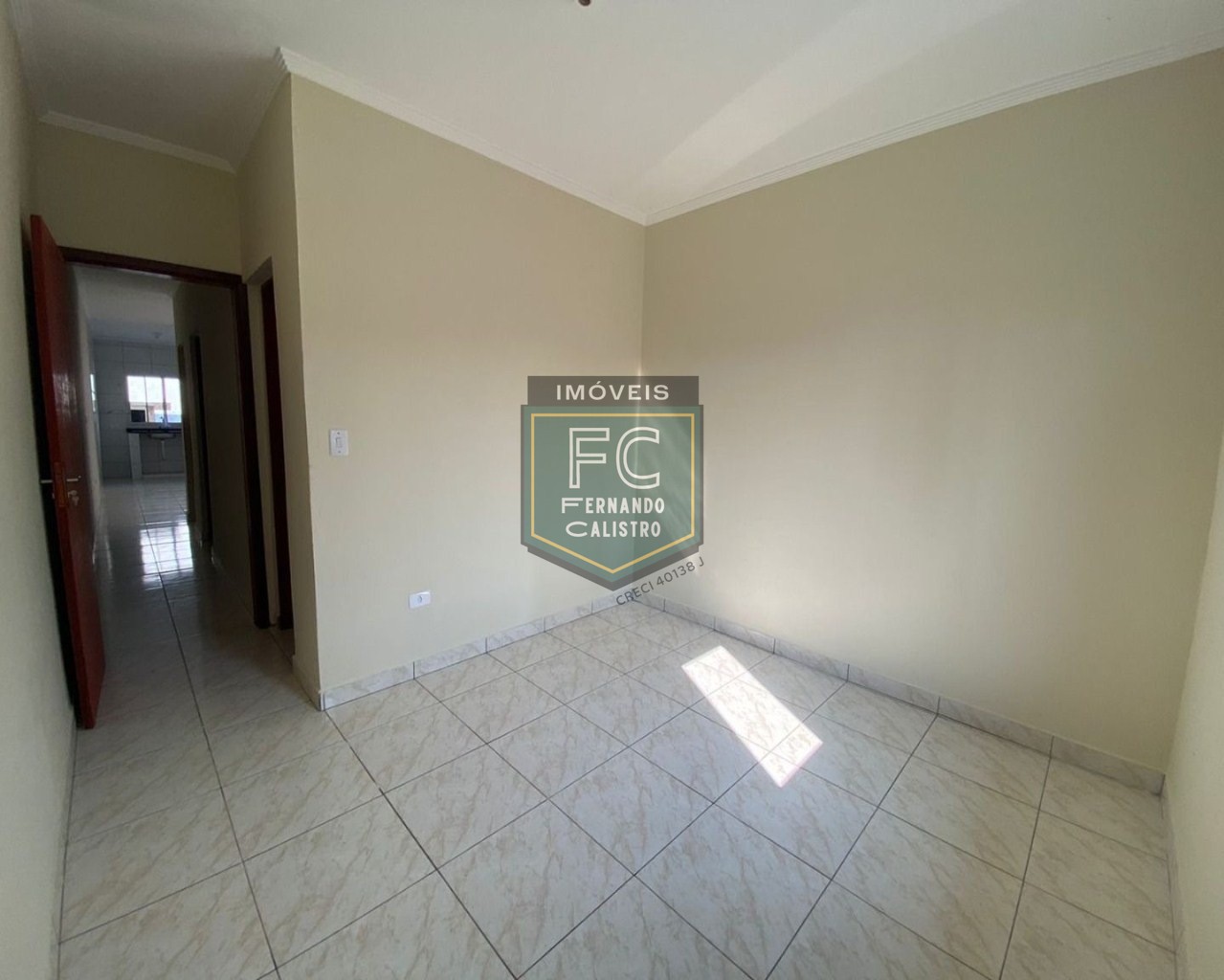 Casa térrea nova 2 dormitórios (1 suíte), quintal c/ piscina e churrasqueira, 3 vagas, só R$ 290.000! financiamento bancário, lado pista, mongaguá sp