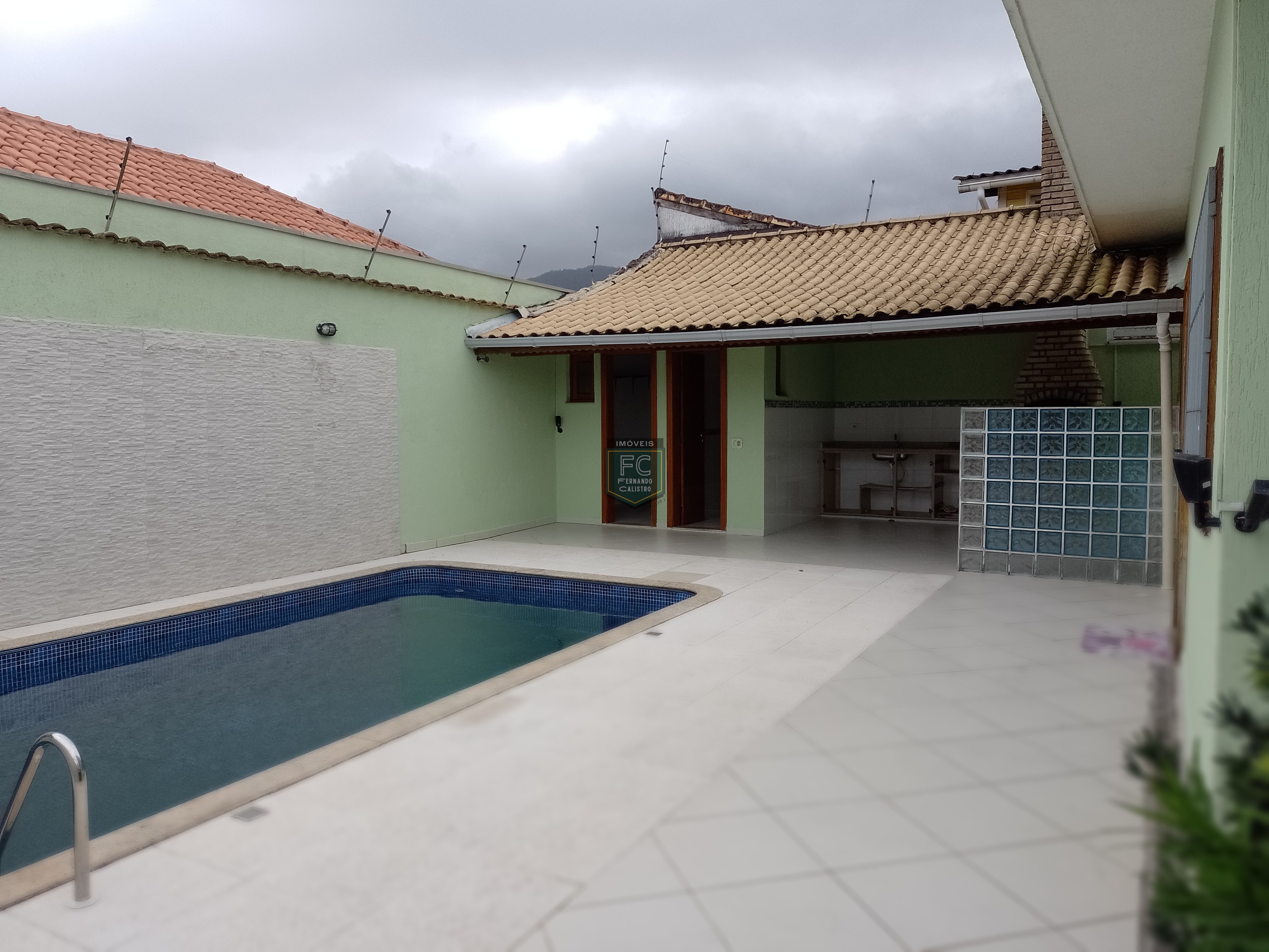 Casa térrea isolada 3 dormitórios (2 suítes) + dorm. Serviço, 318,5m² área total, piscina, espaço gourmet, z. Militar, bal. Flórida, praia grande sp