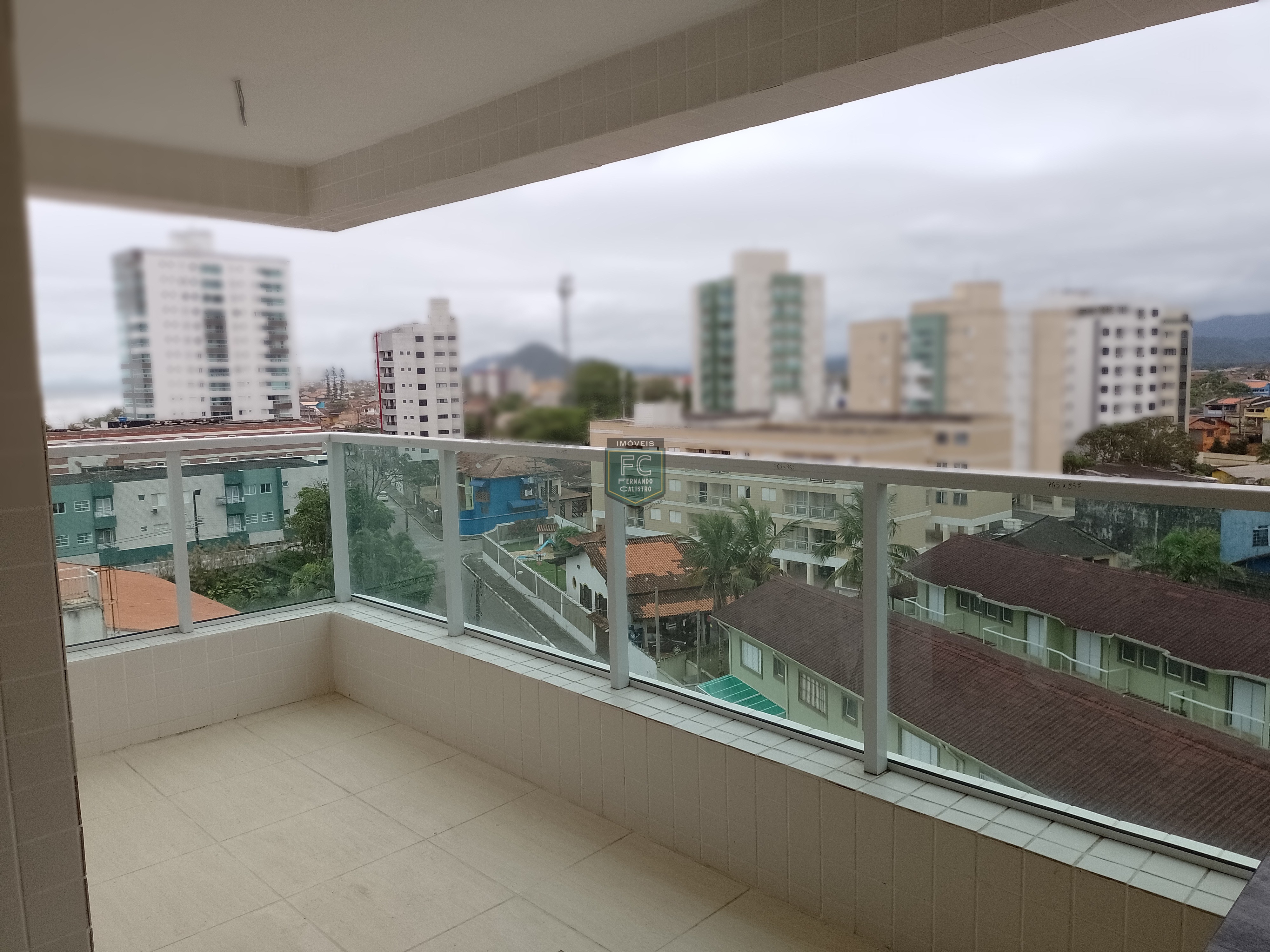 Apartamento 2 dormitórios (1 suíte) andar alto, varanda gourmet c/ vista p/ o mar, condomínio lazer completo frente ao mar, v. Atlântica, mongaguá sp
