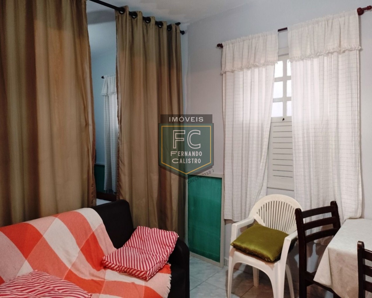 Kitnet térreo, reformado, mobiliado, 1 vaga, 350 mts da praia, local estratégico, ótimo investimento! aceita financiamento! jd. Real, praia grande/sp