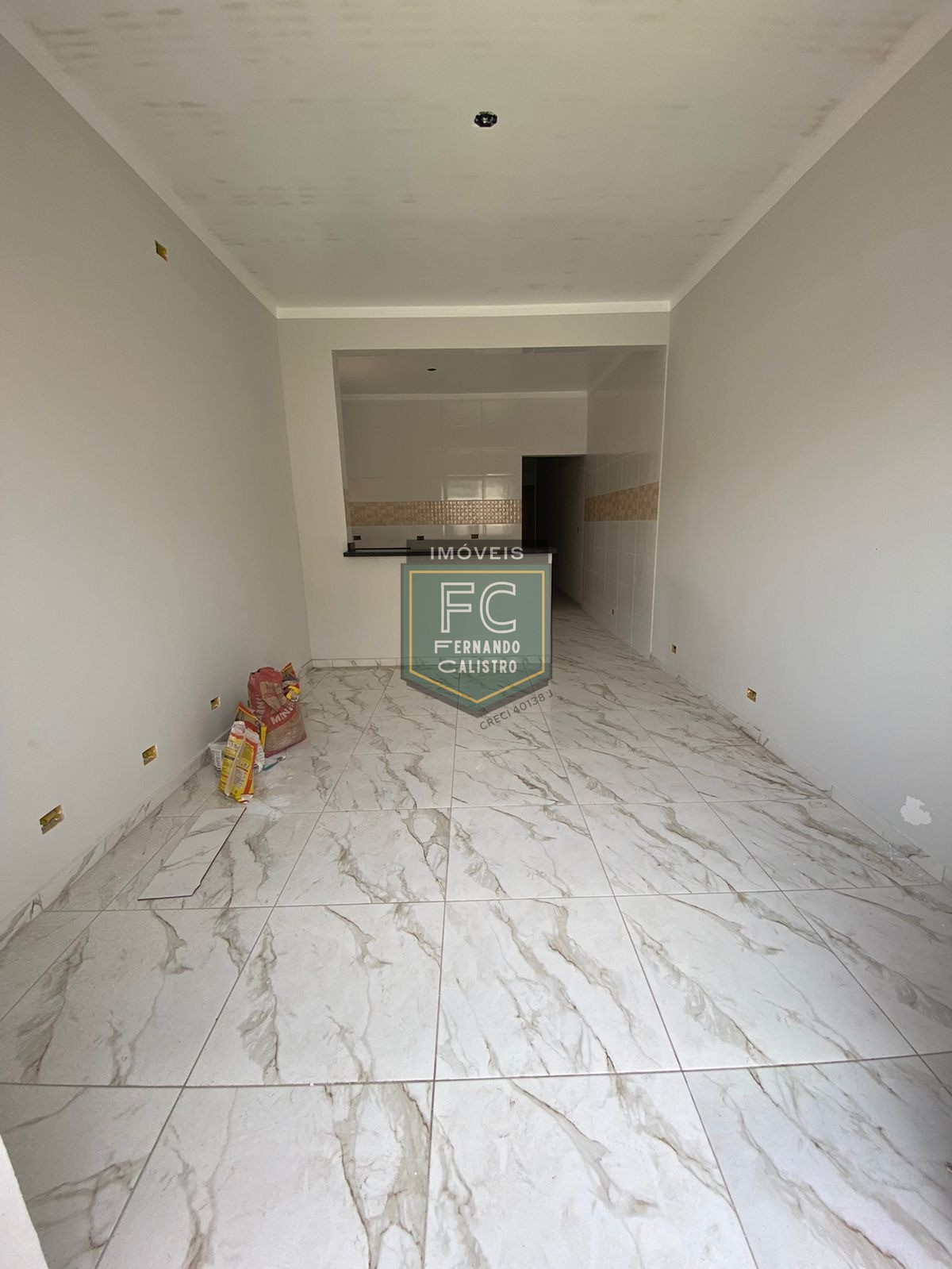 Casa térrea nova, moderna, 2 dormitórios (1 suíte), quintal,