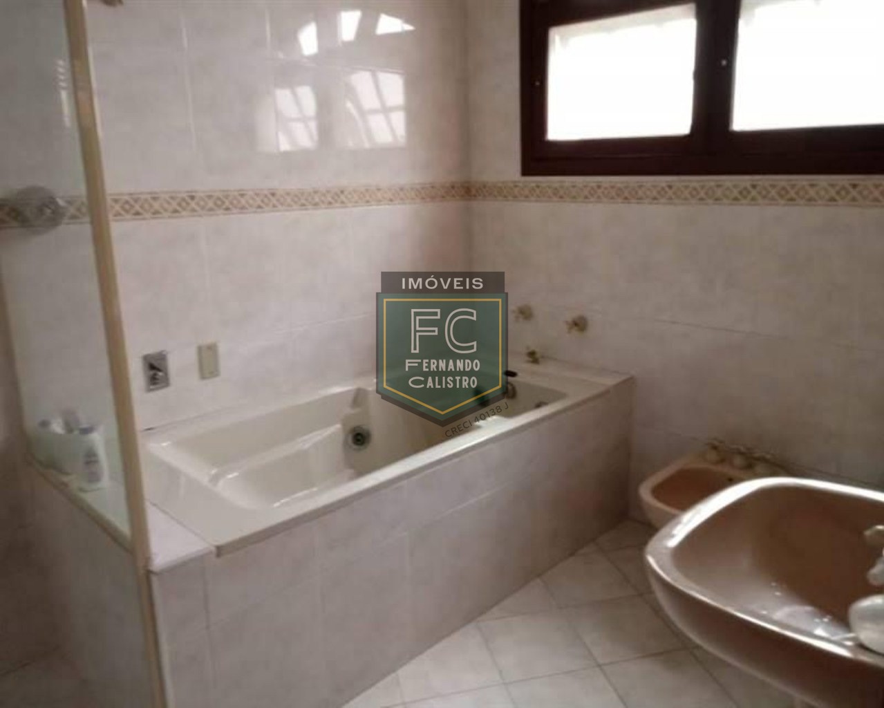 Casa terrea lote inteiro 4 dormitórios (4 suítes), 270 m², com piscina, churrasqueira, localização privilegiada balneário flórida - praia grande/sp