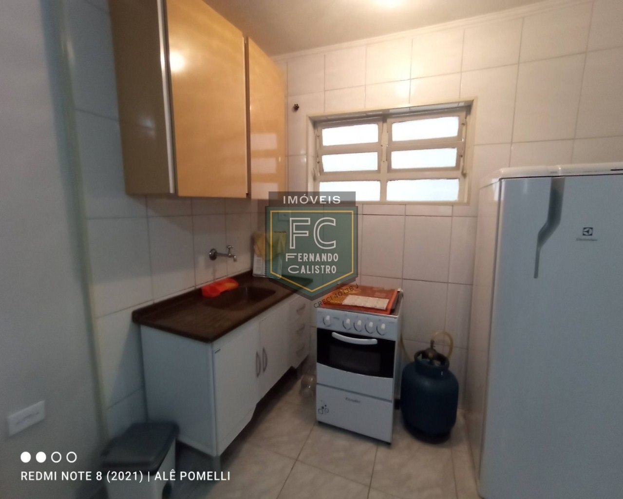 Kitnet térreo, reformado, mobiliado, 1 vaga, 350 mts da prai