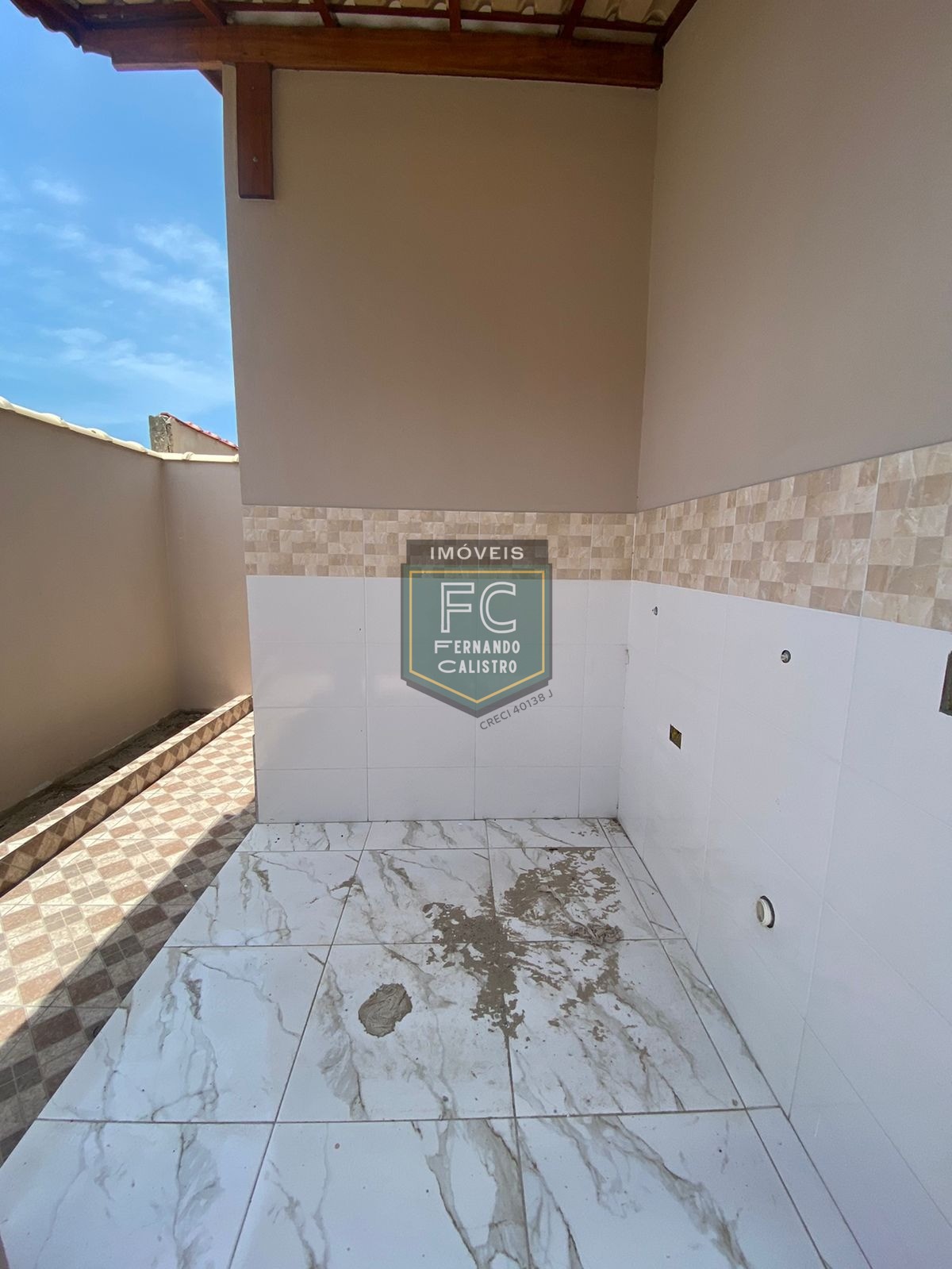 Casa térrea nova, moderna, 2 dormitórios (1 suíte), quintal, Piscina com cascata, 2 vagas cobertas, a 100 mts da praia, Financia, Itaguaí, Mongaguá/SP