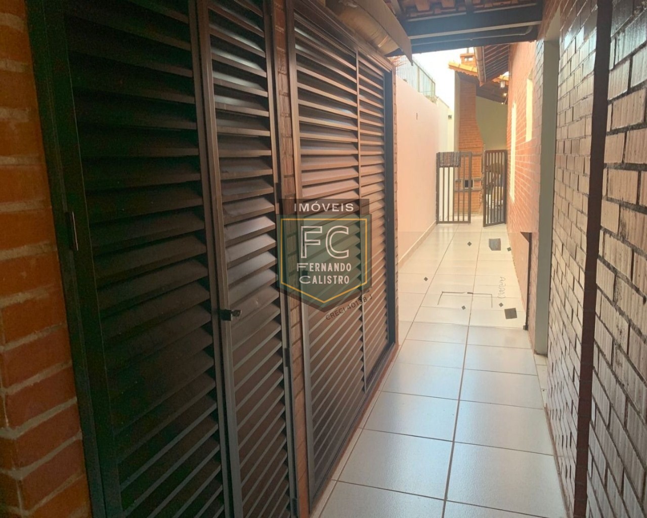 Casa isolada, alto padrão, 3 dormitórios(1suíte), 3 vagas para auto, lazer completo, localização privilegiada bairro flórida, praia grande/sp