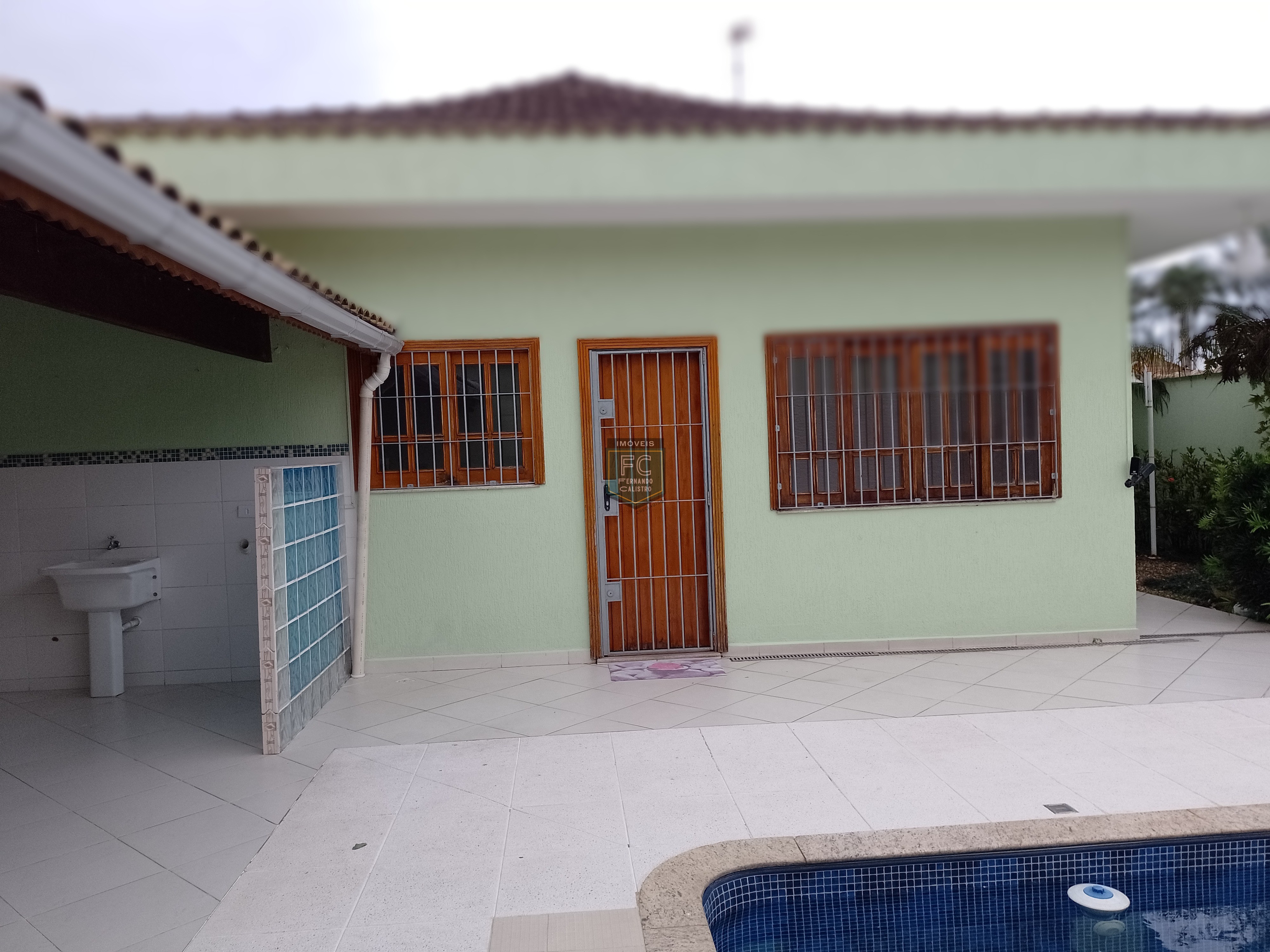 Casa térrea isolada 3 dormitórios (2 suítes) + dorm. Serviço, 318,5m² área total, piscina, espaço gourmet, z. Militar, bal. Flórida, praia grande sp