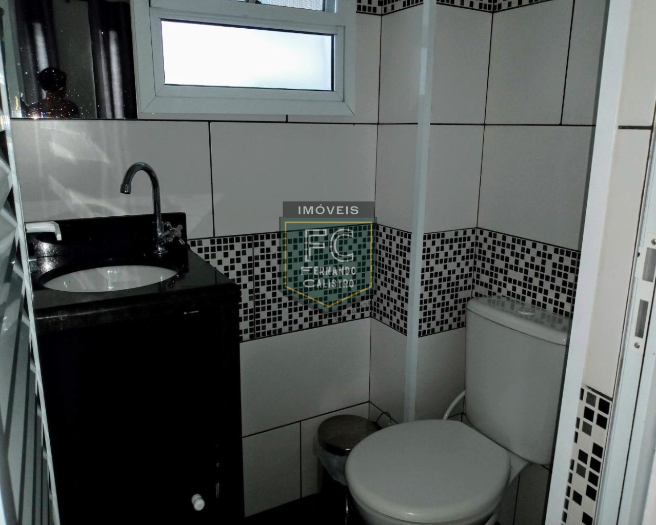 Sobrado 2 suítes em condomínio fechado, pronto p/ morar, fin