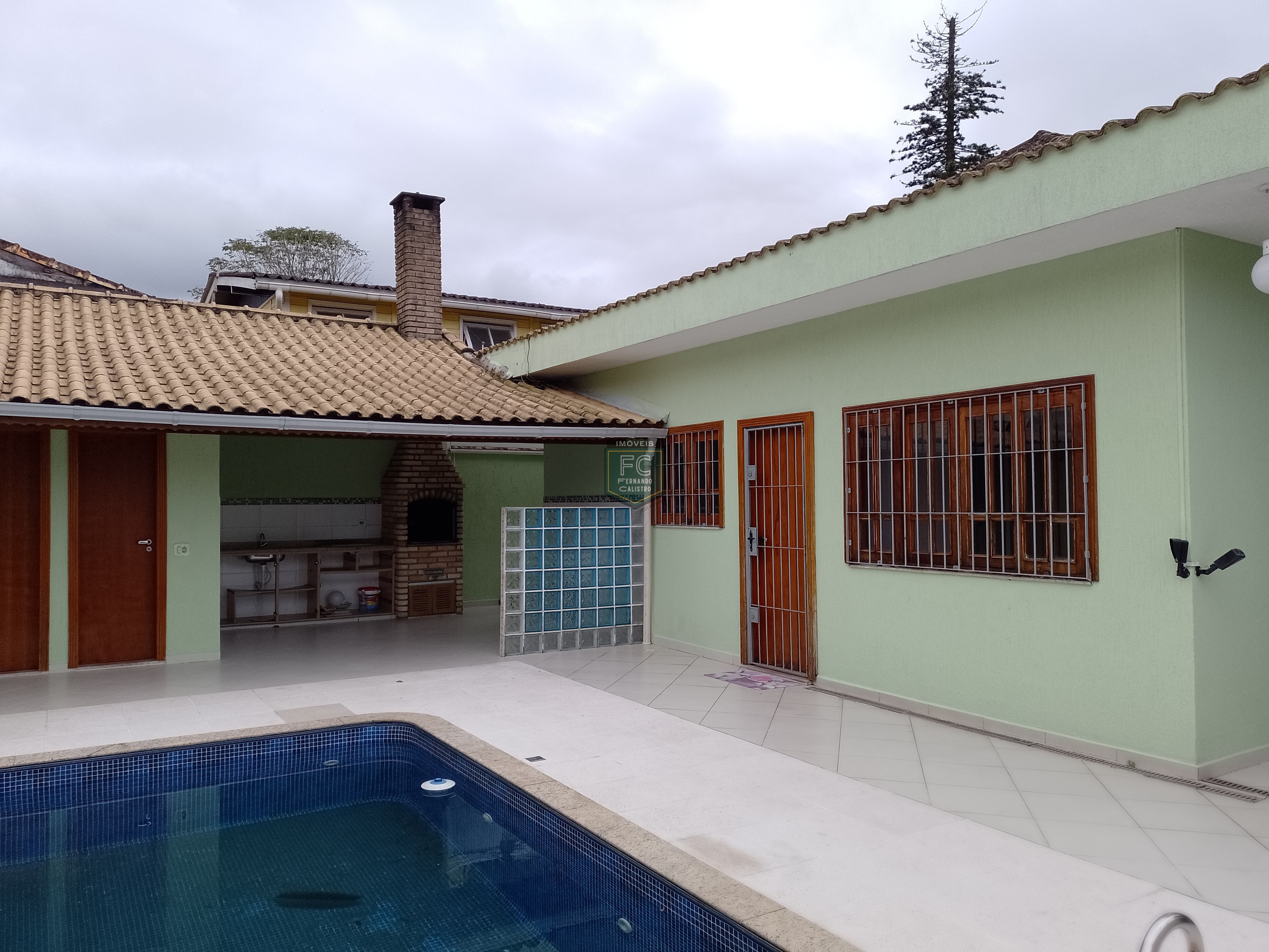Casa térrea isolada 3 dormitórios (2 suítes) + dorm. Serviço, 318,5m² área total, piscina, espaço gourmet, z. Militar, bal. Flórida, praia grande sp