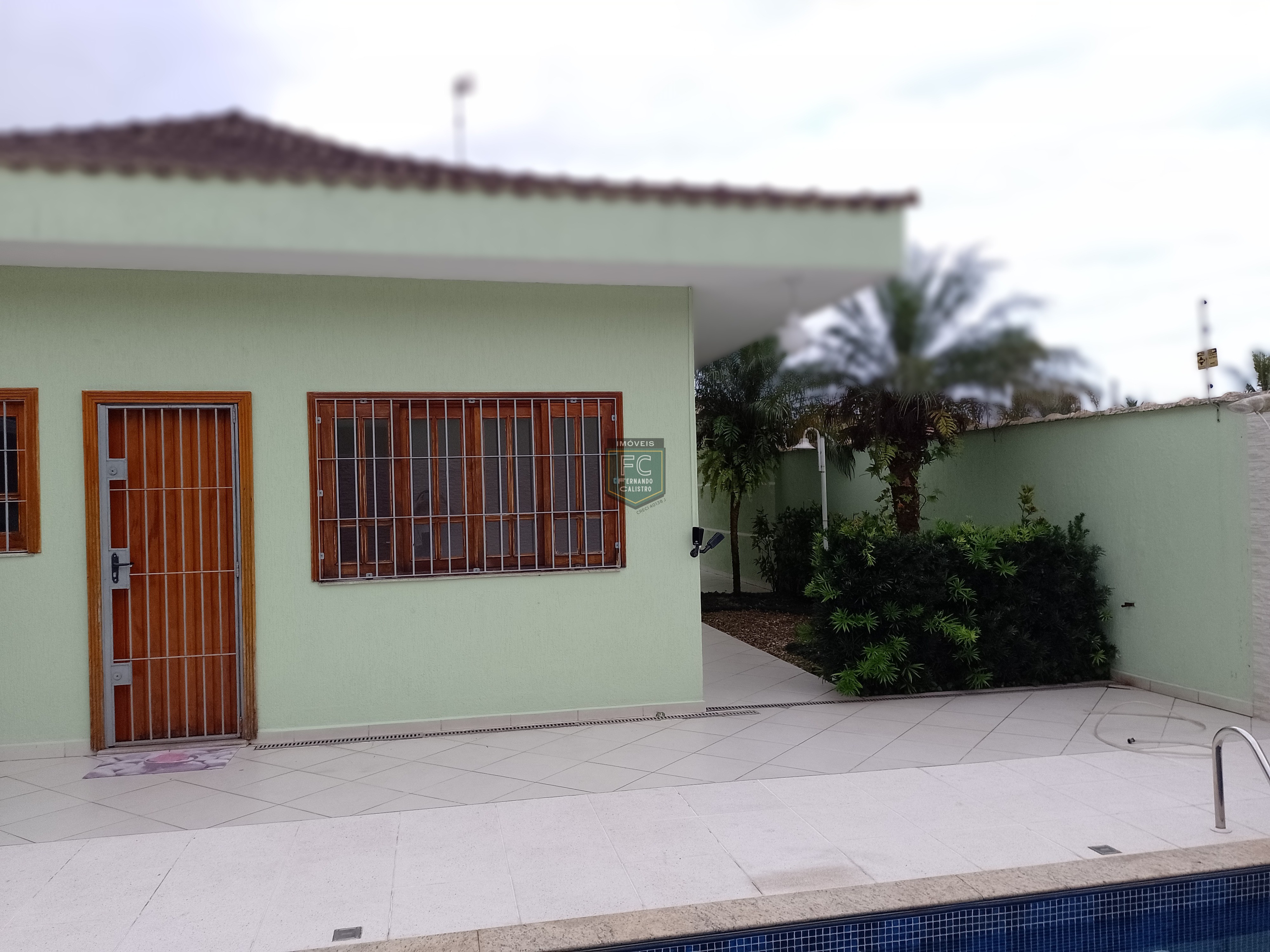 Casa térrea isolada 3 dormitórios (2 suítes) + dorm. Serviço, 318,5m² área total, piscina, espaço gourmet, z. Militar, bal. Flórida, praia grande sp