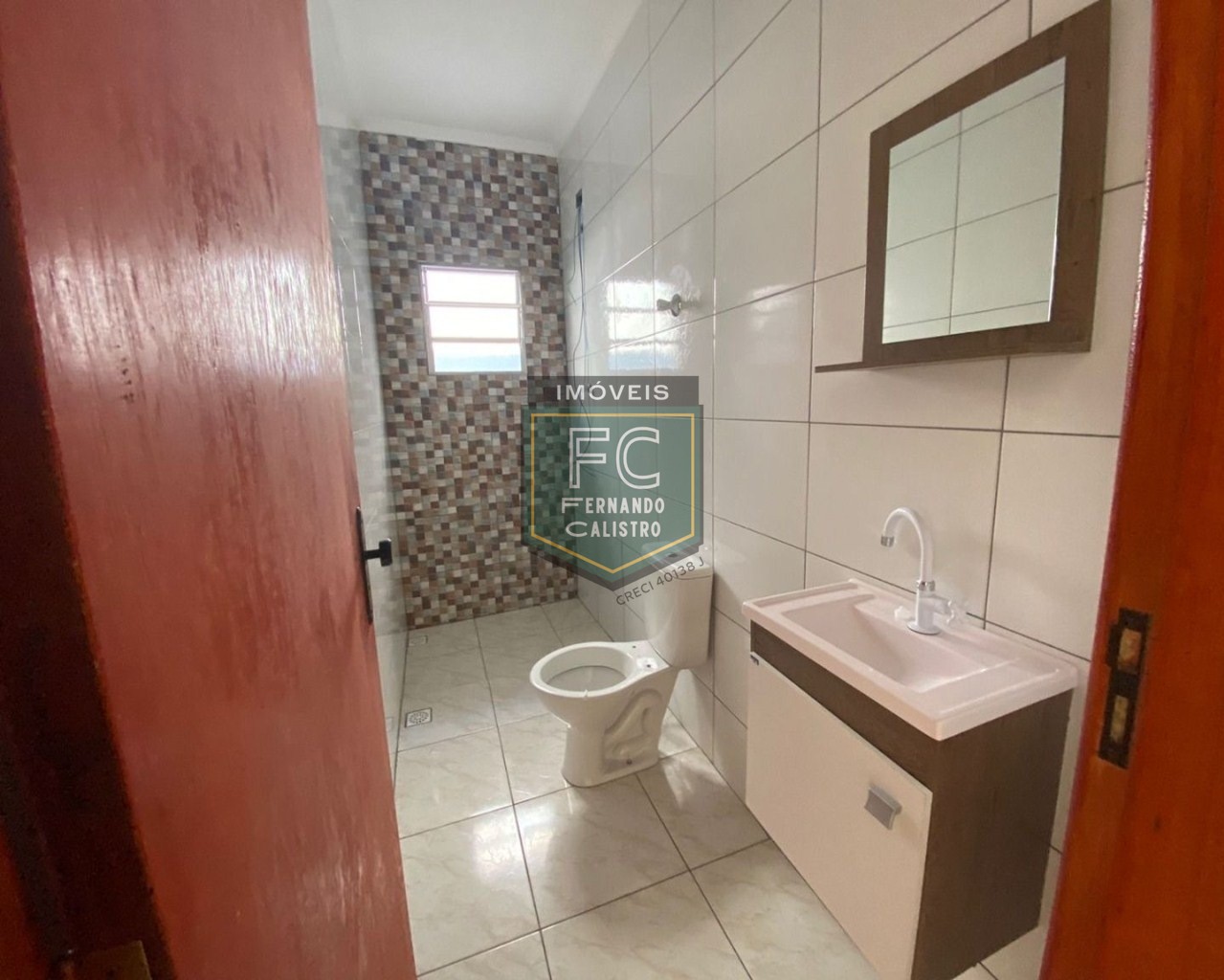 Casa térrea nova 2 dormitórios (1 suíte), quintal c/ piscina
