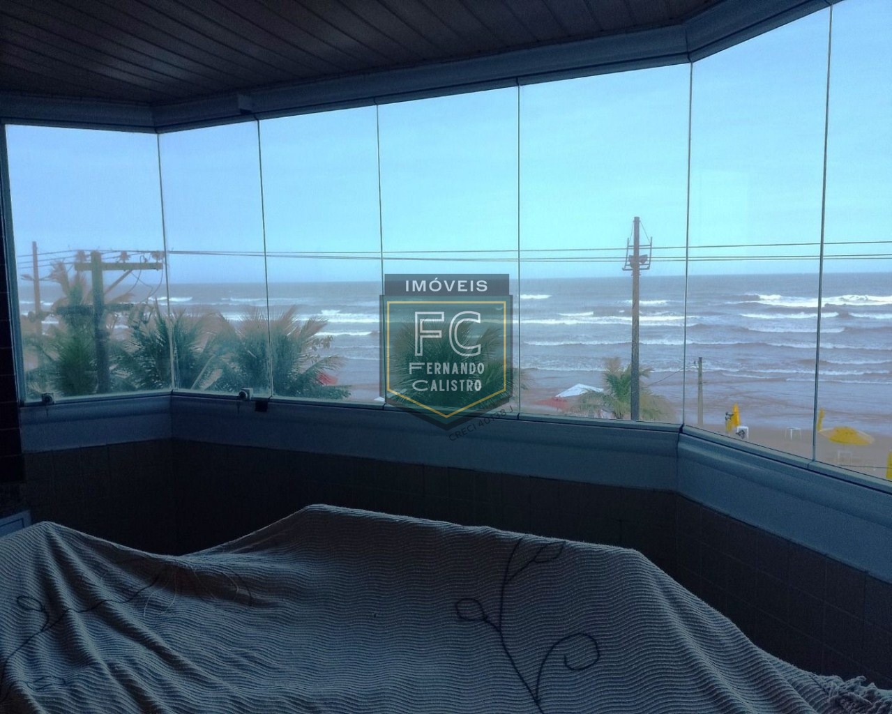 Apartamento 2 dormitórios (1 suíte) alto padrão, varanda gourmet envidraçada frente ao mar c/ churrasqueira, local nobre, centro - mongaguá - sp