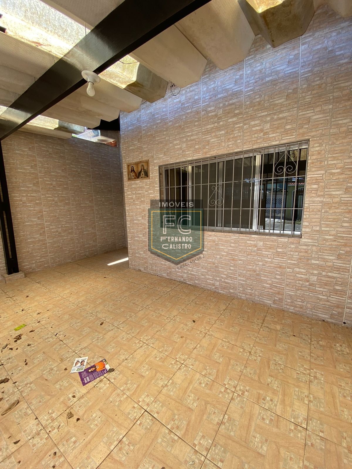 Casa com 2 dormitórios (1 suíte), 2 vagas cobertas, proxima 