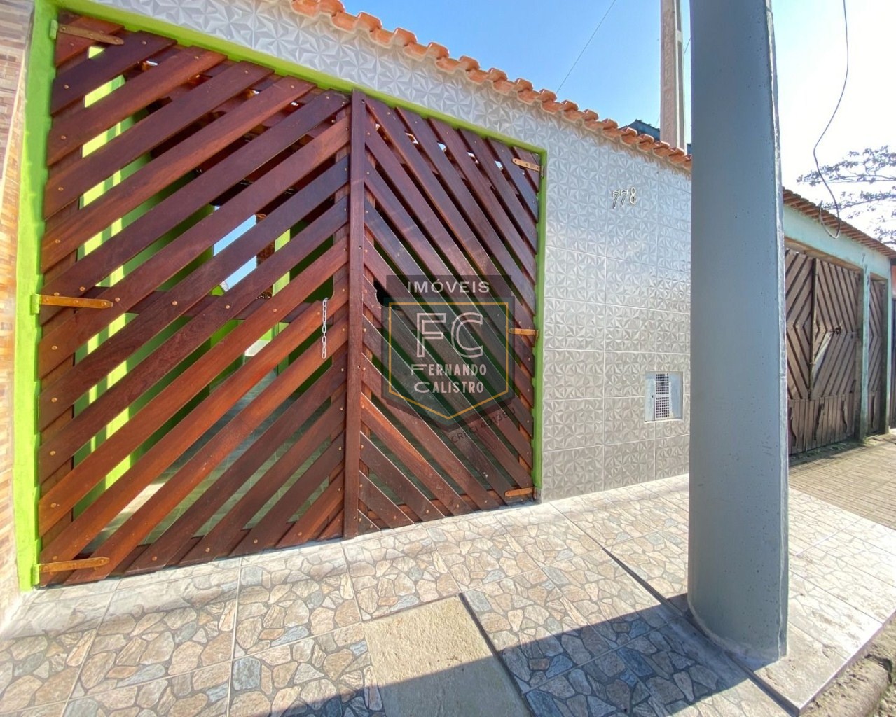 Casa térrea nova 2 dormitórios (1 suíte) c/ piscina, churrasqueira, 2 vagas, financiamento bancário c/ entrada reduzida! v. Atlântica, mongaguá sp