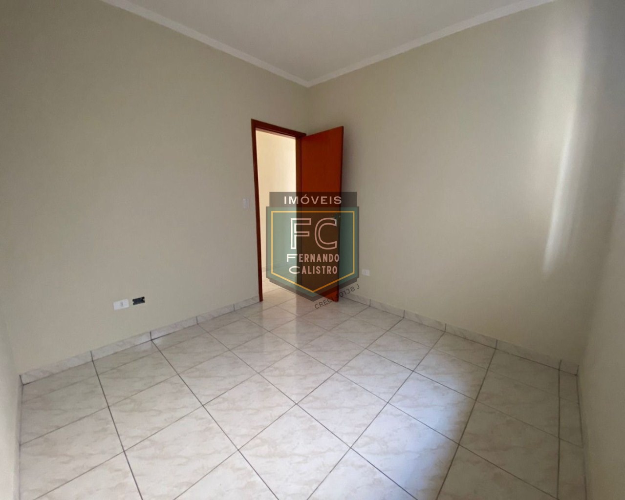 Casa térrea nova 2 dormitórios (1 suíte), quintal c/ piscina e churrasqueira, 3 vagas, só R$ 290.000! financiamento bancário, lado pista, mongaguá sp