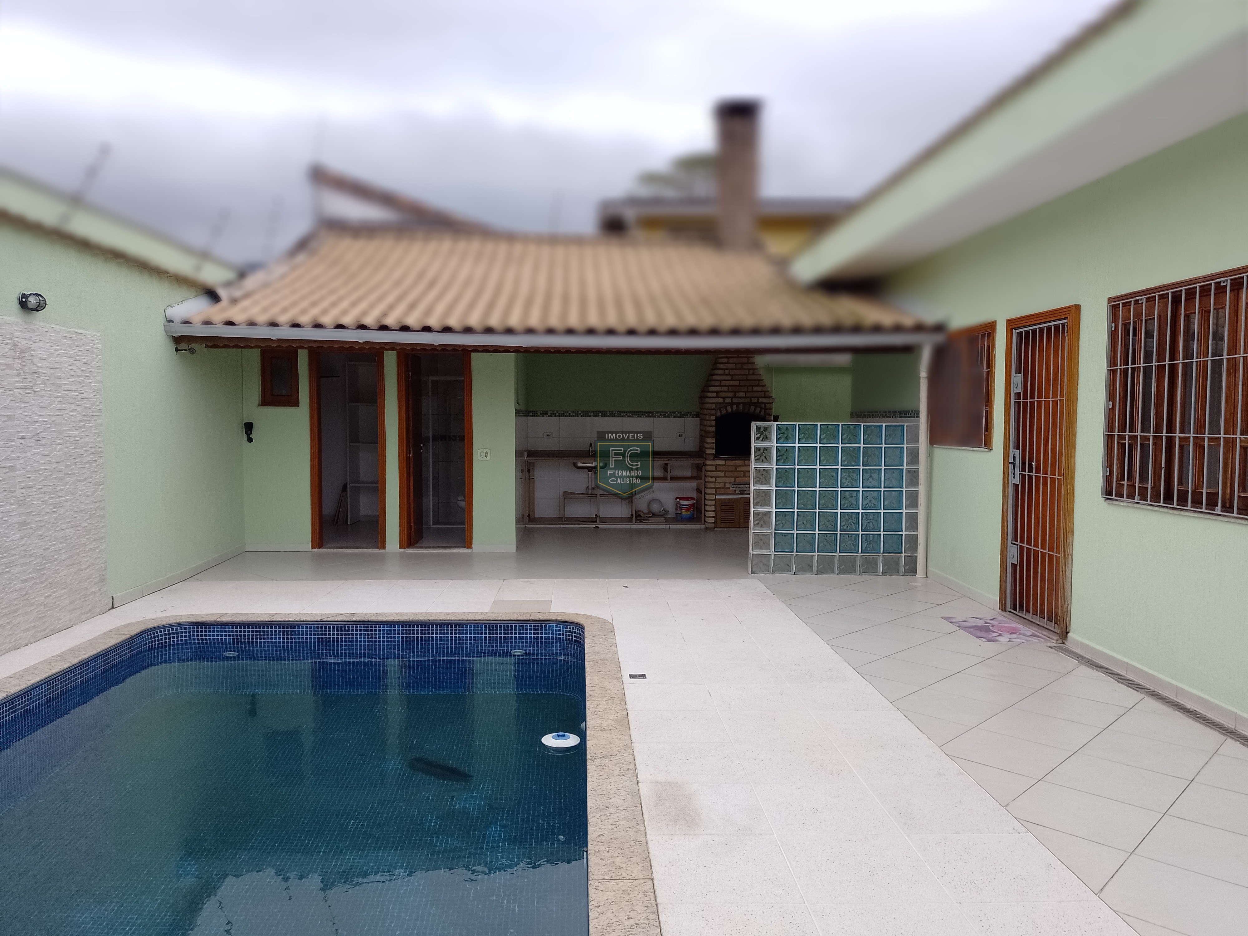 Casa térrea isolada 3 dormitórios (2 suítes) + dorm. Serviço, 318,5m² área total, piscina, espaço gourmet, z. Militar, bal. Flórida, praia grande sp