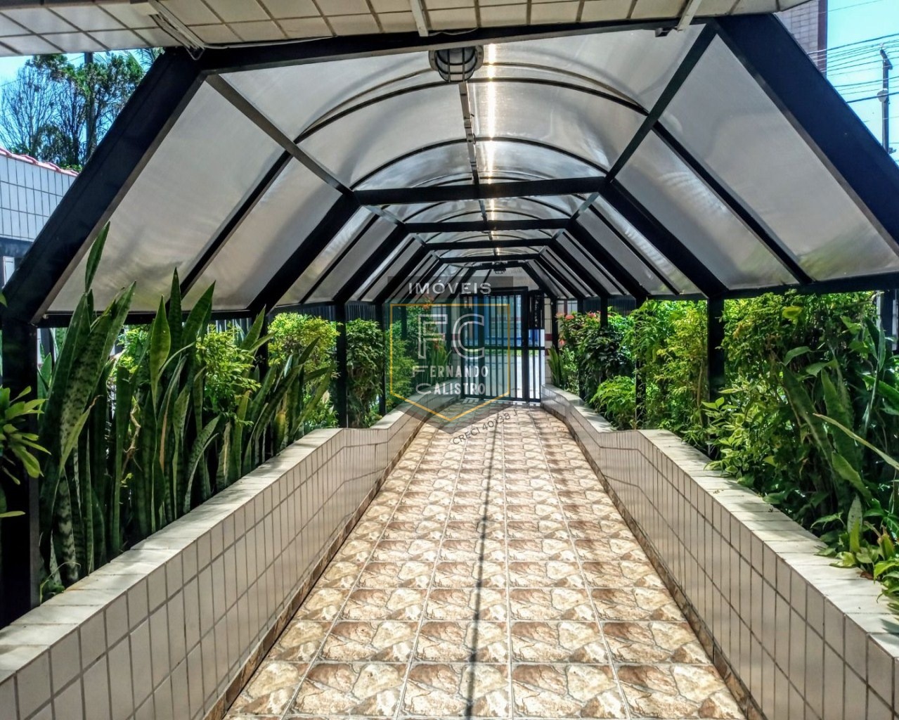 Apartamento alto padrão 2 dormitórios (1 suíte) 82m², varanda de frente, financ. Bancário / direto / permuta, perto da praia, vera cruz, mongaguá sp