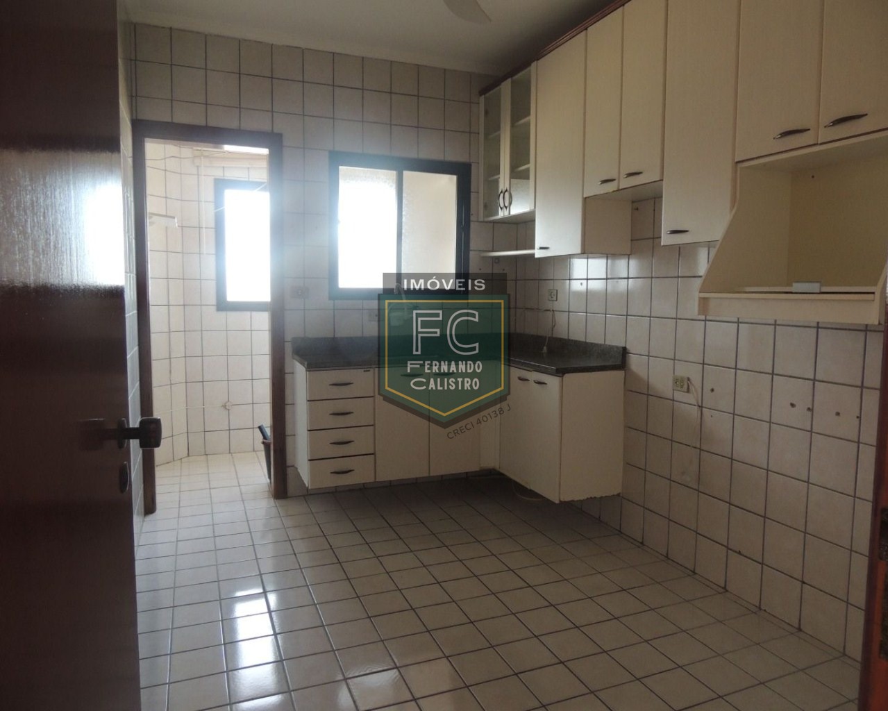 Apartamento alto padrão 2 dormitórios (1 suíte) 82m², varanda de frente, financ. Bancário / direto / permuta, perto da praia, vera cruz, mongaguá sp