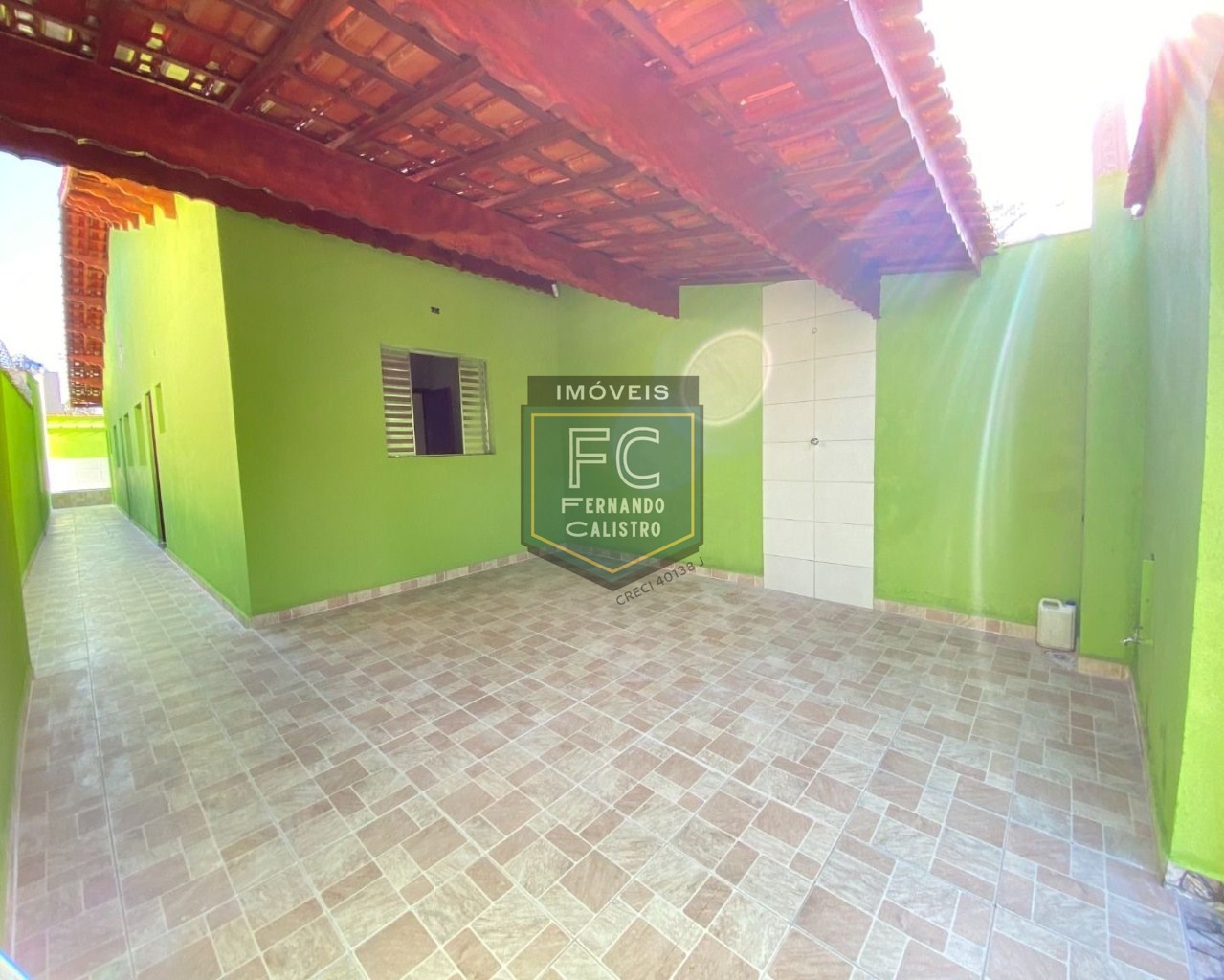 Casa térrea nova 2 dormitórios (1 suíte) c/ piscina, churrasqueira, 2 vagas, financiamento bancário c/ entrada reduzida! v. Atlântica, mongaguá sp
