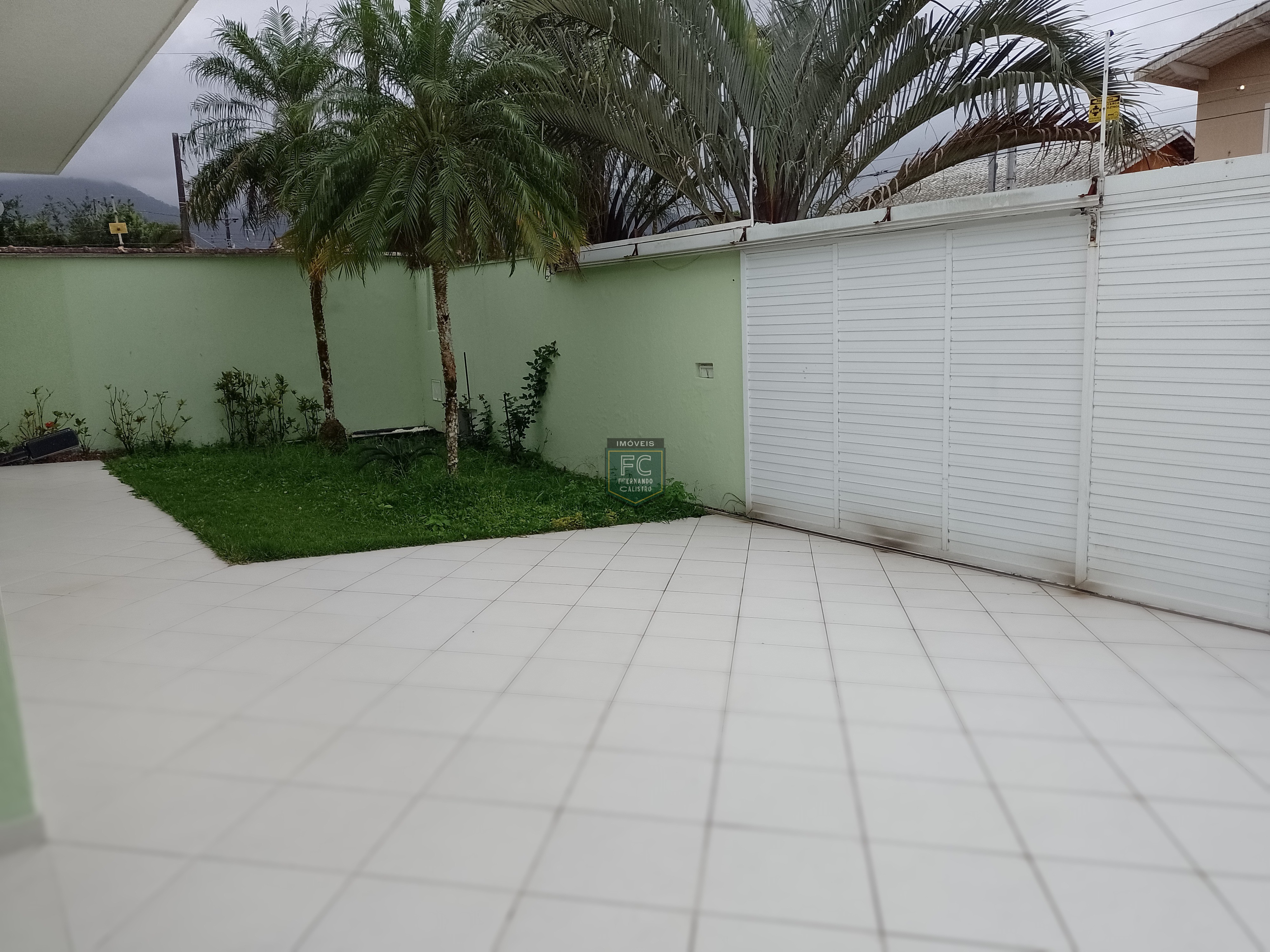 Casa térrea isolada 3 dormitórios (2 suítes) dorm. Serviço, 